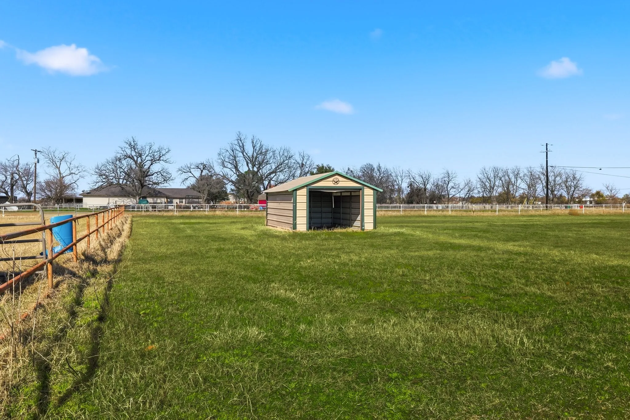 Single Family Residence For Sale in Wise County , 102 Van Meter Drive, Aurora, Texas 76078, 4 Bedroom, 3 Bathroom, 3 Garage spaces, 3,768 Sqft, built in 2005, mls#21136698, Real Estate Agent in Aurora, Homes For Sale in Wise county, Homes For Sale in Aurora, Realtor in Aurora Texas, Real Estate Brokerage Independent Realty Texas, Luminita Cordes Realtor