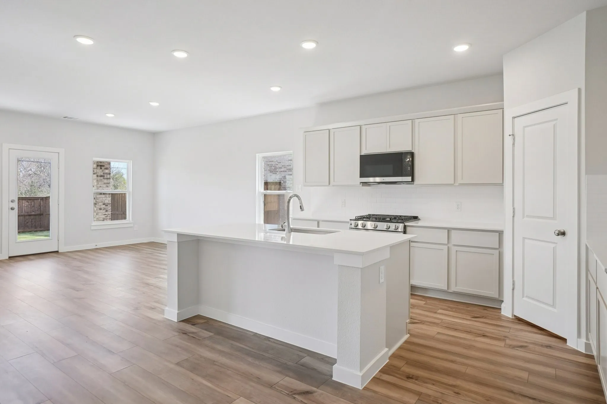 Single Family Residence For Sale in Kaufman County , 733 Vineyard Way, Forney, Texas 75126, 4 Bedroom, 3 Bathroom, 3 Garage spaces, 2,730 Sqft, built in 2025, New Construction - Incomplete, mls#21136715, Real Estate Agent in Forney, Homes For Sale in Kaufman county, Homes For Sale in Forney, Realtor in Forney Texas, Real Estate Brokerage Independent Realty Texas, Luminita Cordes Realtor
