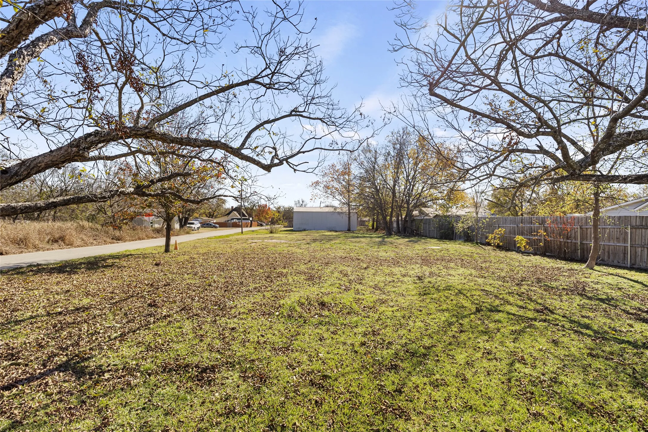 Improved Land For Sale in Kaufman County , 715 E 10TH Street, Kemp, Texas 75143, 0, 0, Garage spaces, 0 Sqft, built in 2003, mls#21136837, Real Estate Agent in Kemp, Homes For Sale in Kaufman county, Homes For Sale in Kemp, Realtor in Kemp Texas, Real Estate Brokerage Independent Realty Texas, Luminita Cordes Realtor