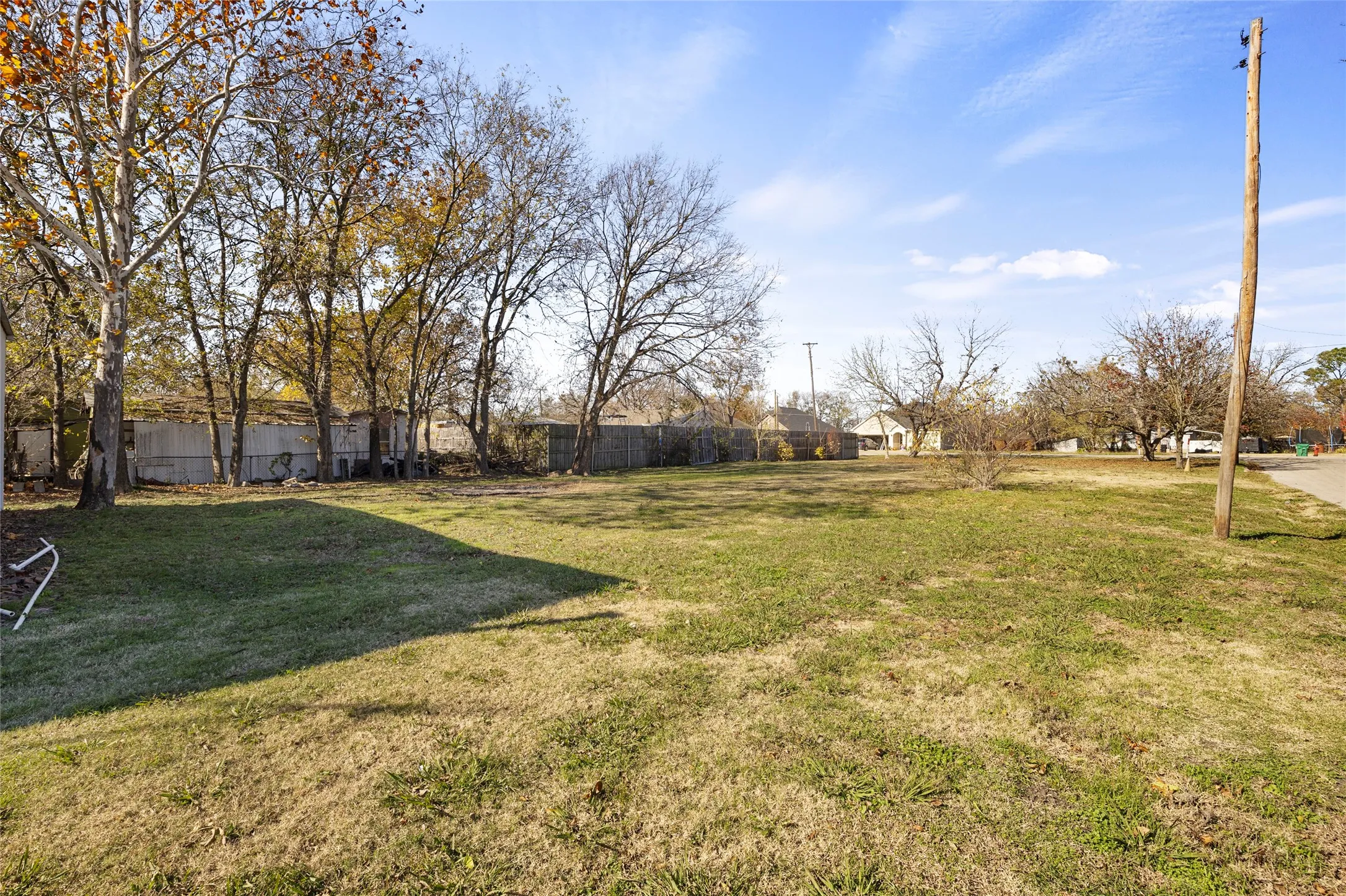 Improved Land For Sale in Kaufman County , 715 E 10TH Street, Kemp, Texas 75143, 0, 0, Garage spaces, 0 Sqft, built in 2003, mls#21136837, Real Estate Agent in Kemp, Homes For Sale in Kaufman county, Homes For Sale in Kemp, Realtor in Kemp Texas, Real Estate Brokerage Independent Realty Texas, Luminita Cordes Realtor