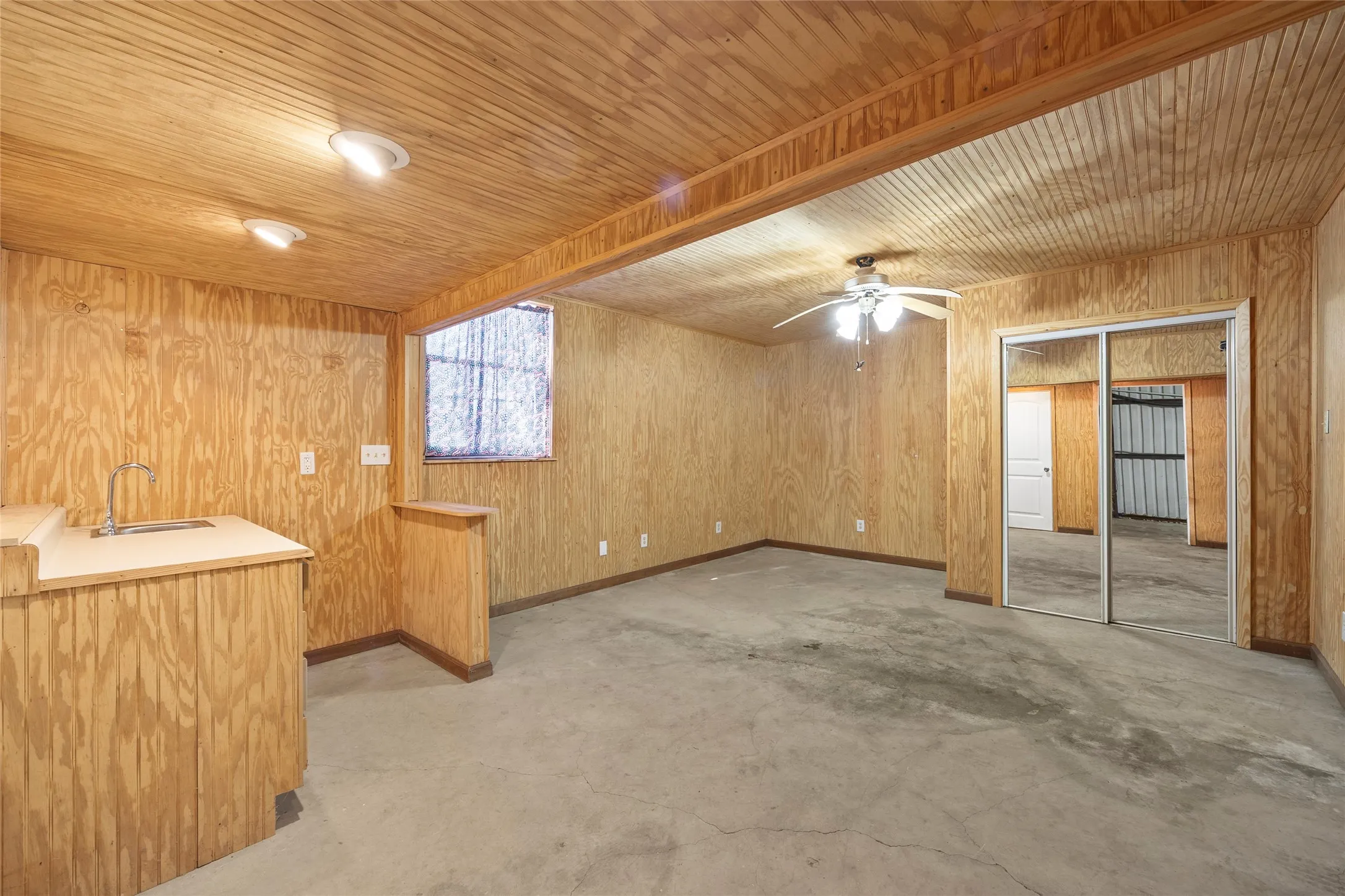 Improved Land For Sale in Kaufman County , 715 E 10TH Street, Kemp, Texas 75143, 0, 0, Garage spaces, 0 Sqft, built in 2003, mls#21136837, Real Estate Agent in Kemp, Homes For Sale in Kaufman county, Homes For Sale in Kemp, Realtor in Kemp Texas, Real Estate Brokerage Independent Realty Texas, Luminita Cordes Realtor