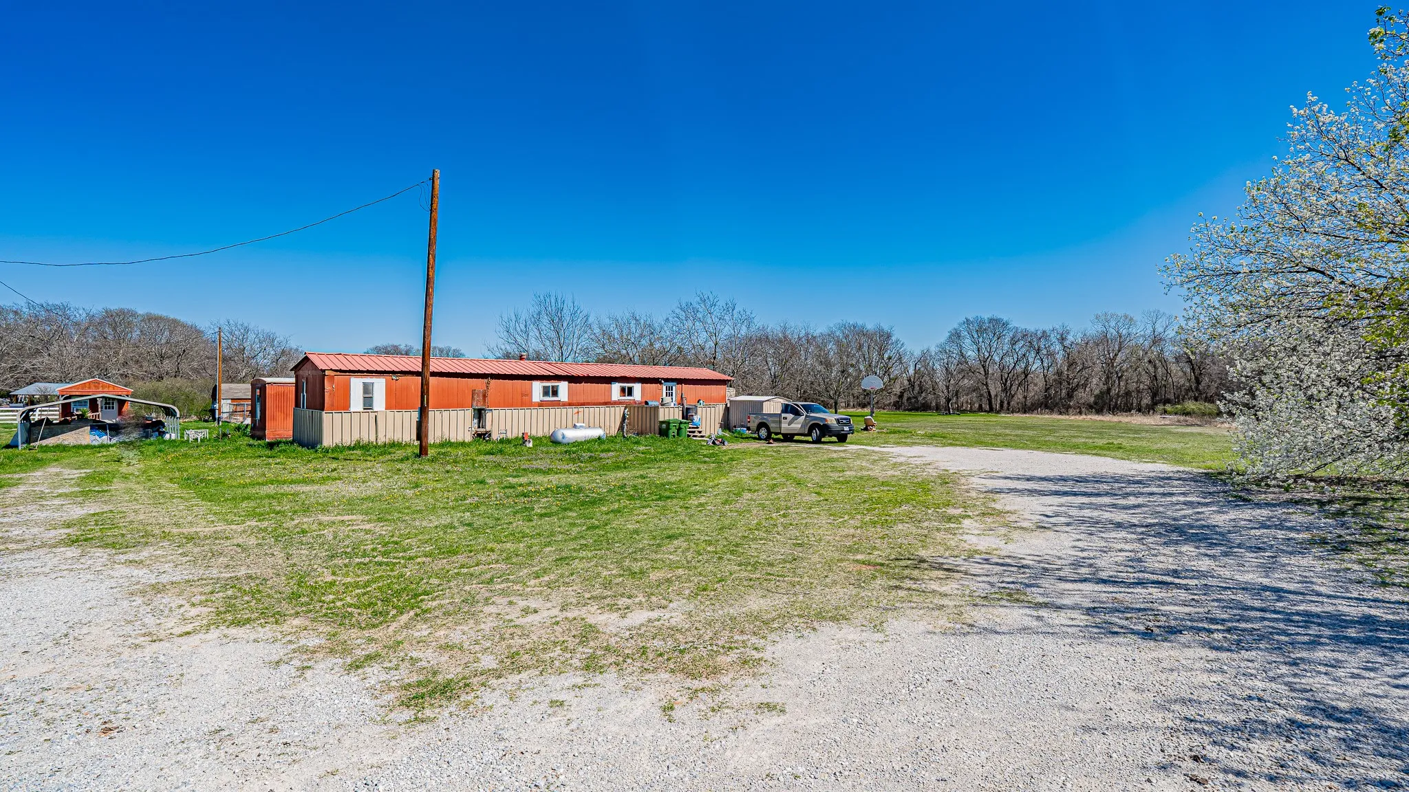 Mobile Home For Sale in Wise County , 528 Stonegate Drive, Paradise, Texas 76073, 3 Bedroom, 1 Bathroom, Garage spaces, 2,488 Sqft, built in 1983, mls#21137068, Real Estate Agent in Paradise, Homes For Sale in Wise county, Homes For Sale in Paradise, Realtor in Paradise Texas, Real Estate Brokerage Independent Realty Texas, Luminita Cordes Realtor
