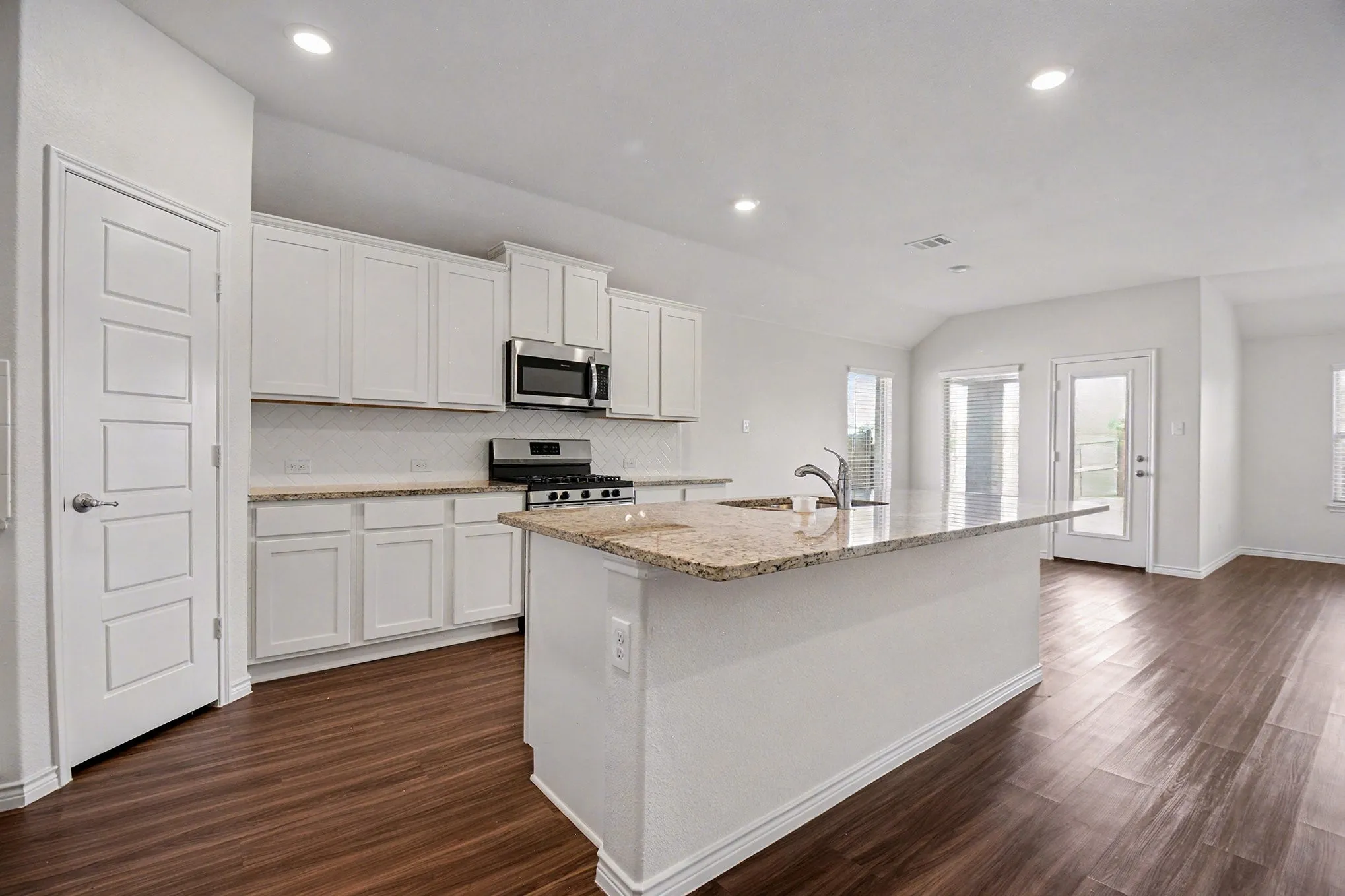 Single Family Residence For Sale in Denton County , 3616 Sabine Drive, Little Elm, Texas 75068, 4 Bedroom, 2 Bathroom, 2 Garage spaces, 2,033 Sqft, built in 2019, mls#21136760, Real Estate Agent in Little Elm, Homes For Sale in Denton county, Homes For Sale in Little Elm, Realtor in Little Elm Texas, Real Estate Brokerage Independent Realty Texas, Luminita Cordes Realtor