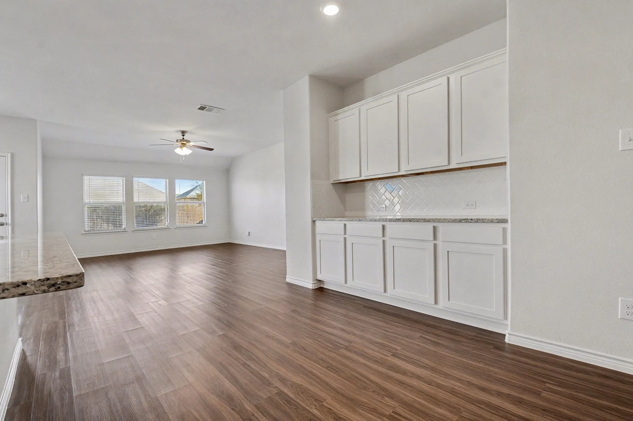 Single Family Residence For Sale in Denton County , 3616 Sabine Drive, Little Elm, Texas 75068, 4 Bedroom, 2 Bathroom, 2 Garage spaces, 2,033 Sqft, built in 2019, mls#21136760, Real Estate Agent in Little Elm, Homes For Sale in Denton county, Homes For Sale in Little Elm, Realtor in Little Elm Texas, Real Estate Brokerage Independent Realty Texas, Luminita Cordes Realtor