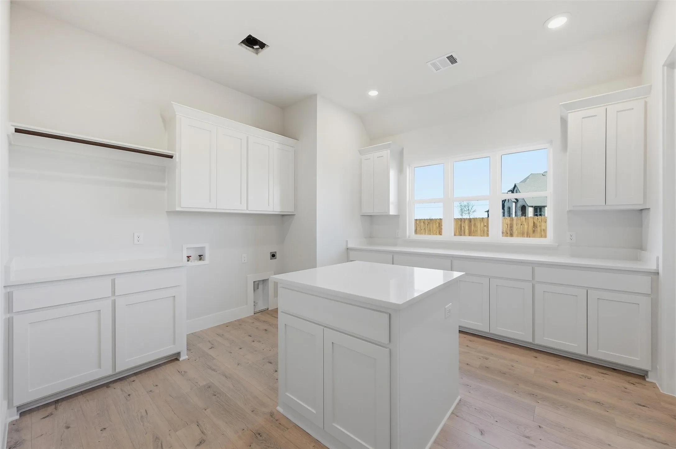 Single Family Residence For Sale in Johnson County , 12984 Little Wolf, Godley, Texas 76044, 3 Bedroom, 2 Bathroom, 2 Garage spaces, 2,600 Sqft, built in 2025, New Construction - Incomplete, mls#21137102, Real Estate Agent in Godley, Homes For Sale in Johnson county, Homes For Sale in Godley, Realtor in Godley Texas, Real Estate Brokerage Independent Realty Texas, Luminita Cordes Realtor