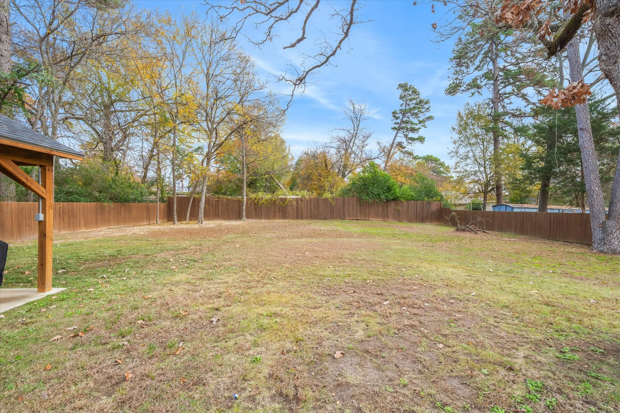 Single Family Residence For Sale in Smith County , 2422 Old Omen Road, Tyler, Texas 75701, 4 Bedroom, 3 Bathroom, Garage spaces, 1,702 Sqft, built in 1976, Preowned, mls#21137141, Real Estate Agent in Tyler, Homes For Sale in Smith county, Homes For Sale in Tyler, Realtor in Tyler Texas, Real Estate Brokerage Independent Realty Texas, Luminita Cordes Realtor