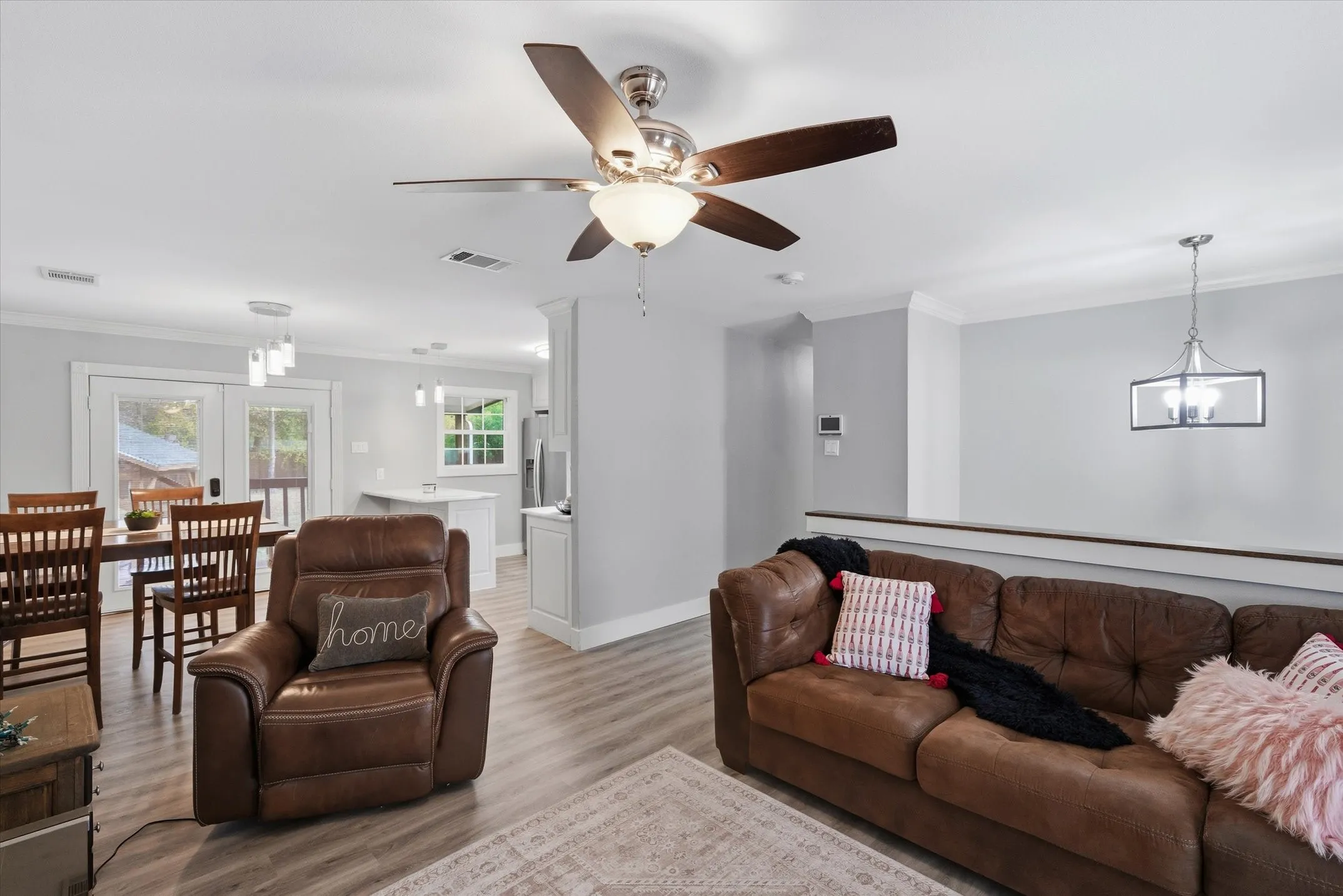 Single Family Residence For Sale in Smith County , 2422 Old Omen Road, Tyler, Texas 75701, 4 Bedroom, 3 Bathroom, Garage spaces, 1,702 Sqft, built in 1976, Preowned, mls#21137141, Real Estate Agent in Tyler, Homes For Sale in Smith county, Homes For Sale in Tyler, Realtor in Tyler Texas, Real Estate Brokerage Independent Realty Texas, Luminita Cordes Realtor