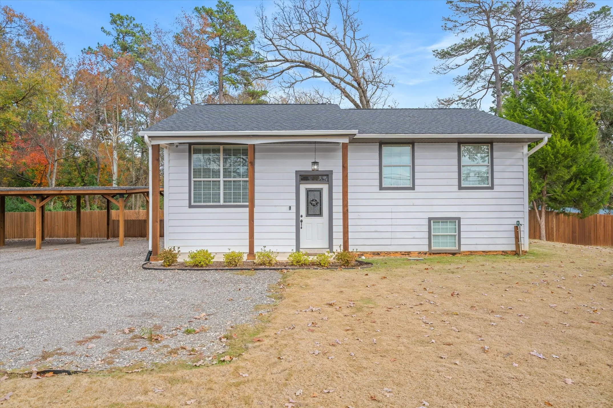 Single Family Residence For Sale in Smith County , 2422 Old Omen Road, Tyler, Texas 75701, 4 Bedroom, 3 Bathroom, Garage spaces, 1,702 Sqft, built in 1976, Preowned, mls#21137141, Real Estate Agent in Tyler, Homes For Sale in Smith county, Homes For Sale in Tyler, Realtor in Tyler Texas, Real Estate Brokerage Independent Realty Texas, Luminita Cordes Realtor