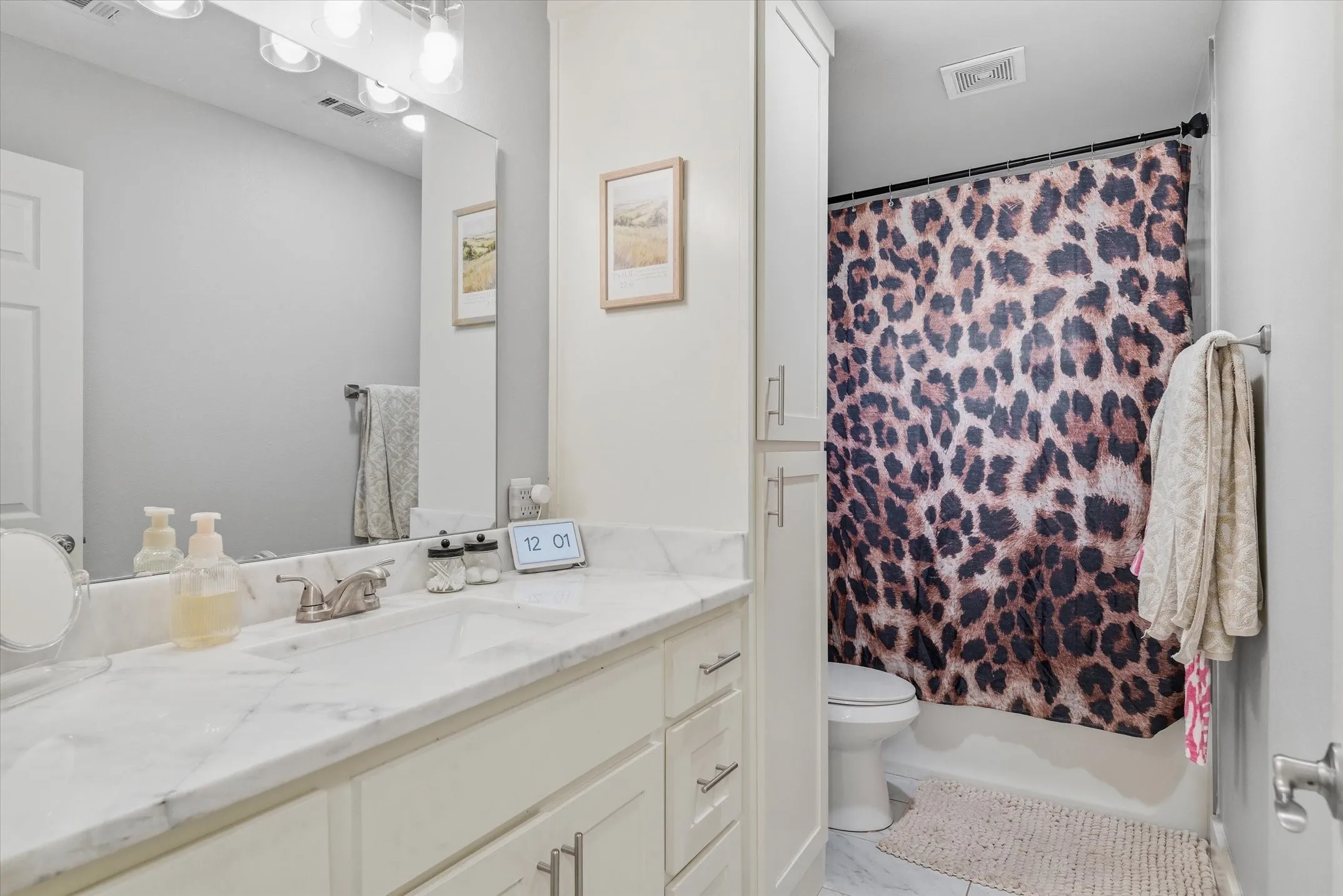 Single Family Residence For Sale in Smith County , 2422 Old Omen Road, Tyler, Texas 75701, 4 Bedroom, 3 Bathroom, Garage spaces, 1,702 Sqft, built in 1976, Preowned, mls#21137141, Real Estate Agent in Tyler, Homes For Sale in Smith county, Homes For Sale in Tyler, Realtor in Tyler Texas, Real Estate Brokerage Independent Realty Texas, Luminita Cordes Realtor