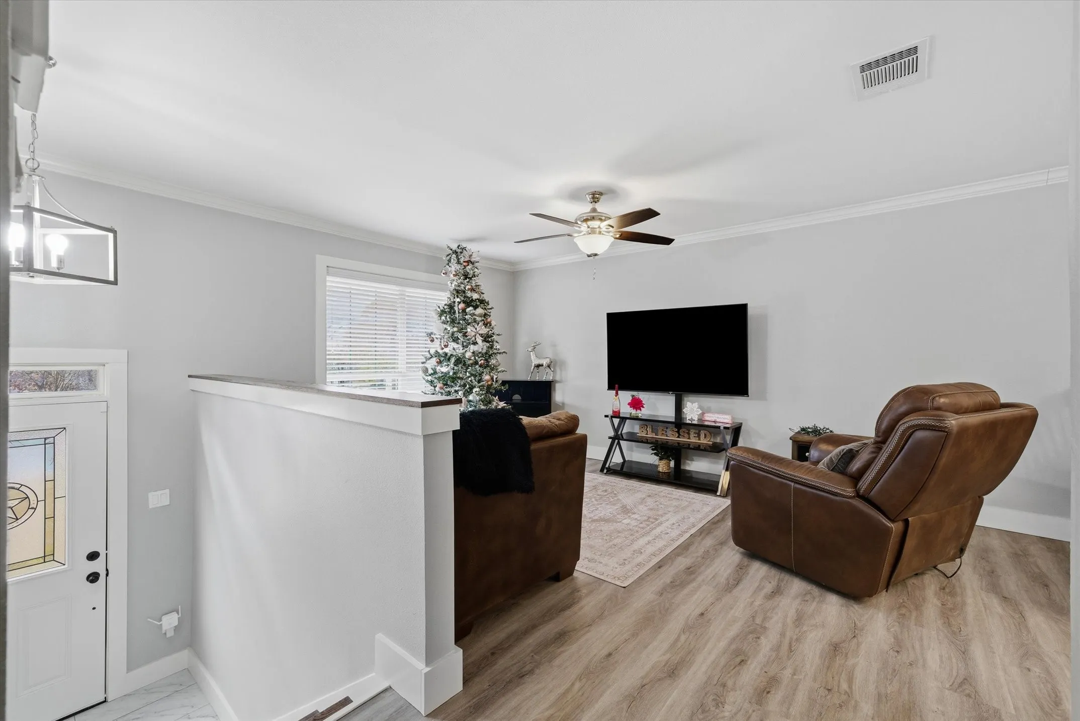 Single Family Residence For Sale in Smith County , 2422 Old Omen Road, Tyler, Texas 75701, 4 Bedroom, 3 Bathroom, Garage spaces, 1,702 Sqft, built in 1976, Preowned, mls#21137141, Real Estate Agent in Tyler, Homes For Sale in Smith county, Homes For Sale in Tyler, Realtor in Tyler Texas, Real Estate Brokerage Independent Realty Texas, Luminita Cordes Realtor