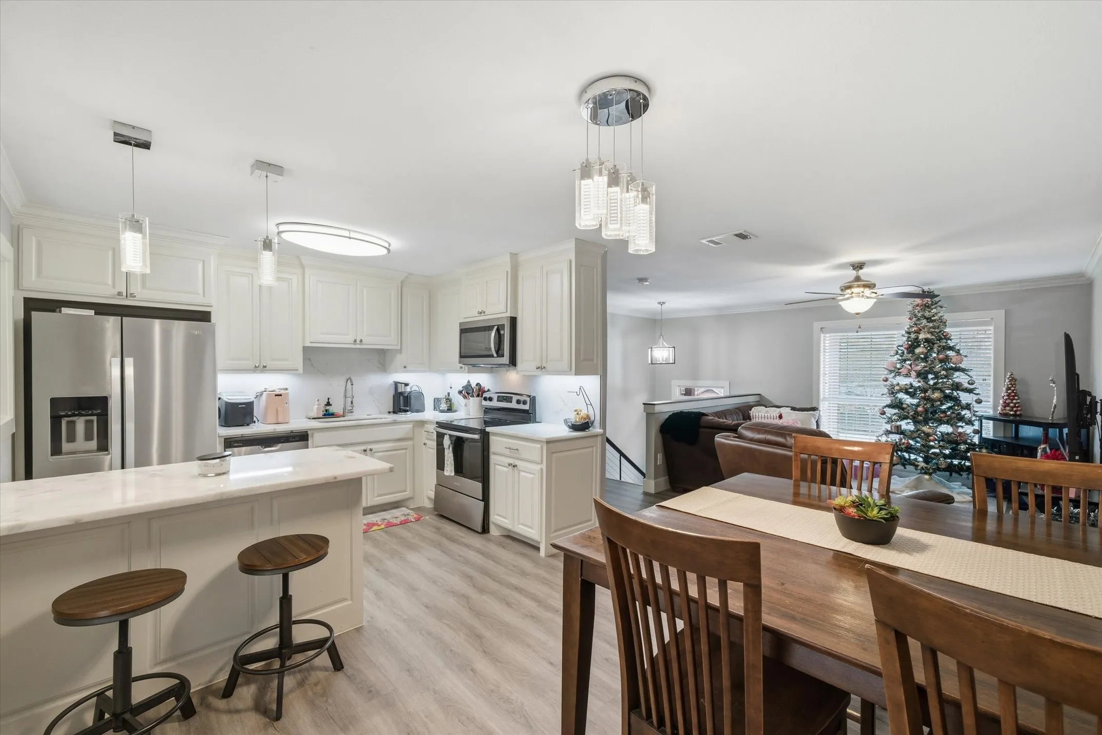 Single Family Residence For Sale in Smith County , 2422 Old Omen Road, Tyler, Texas 75701, 4 Bedroom, 3 Bathroom, Garage spaces, 1,702 Sqft, built in 1976, Preowned, mls#21137141, Real Estate Agent in Tyler, Homes For Sale in Smith county, Homes For Sale in Tyler, Realtor in Tyler Texas, Real Estate Brokerage Independent Realty Texas, Luminita Cordes Realtor