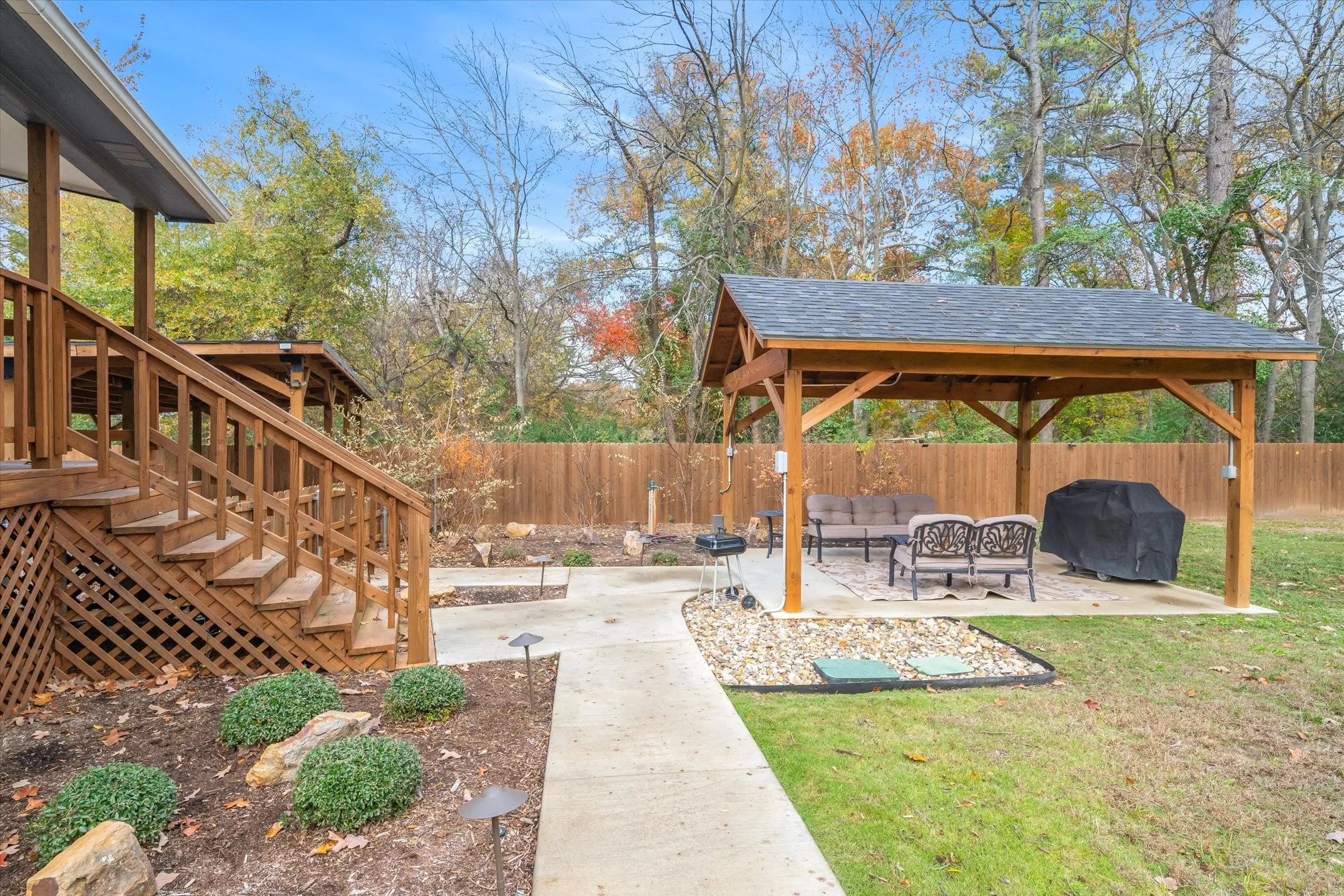 Single Family Residence For Sale in Smith County , 2422 Old Omen Road, Tyler, Texas 75701, 4 Bedroom, 3 Bathroom, Garage spaces, 1,702 Sqft, built in 1976, Preowned, mls#21137141, Real Estate Agent in Tyler, Homes For Sale in Smith county, Homes For Sale in Tyler, Realtor in Tyler Texas, Real Estate Brokerage Independent Realty Texas, Luminita Cordes Realtor