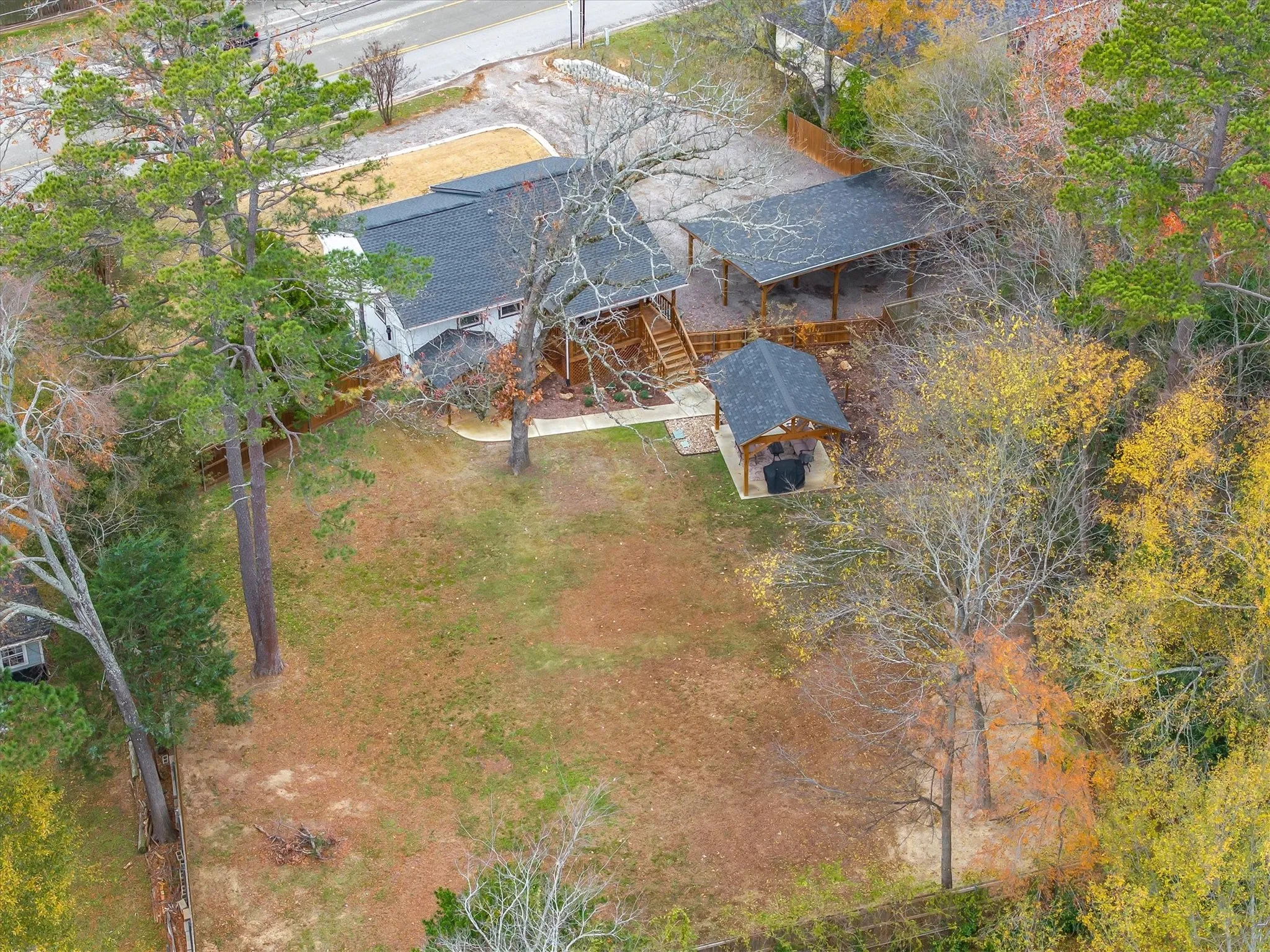 Single Family Residence For Sale in Smith County , 2422 Old Omen Road, Tyler, Texas 75701, 4 Bedroom, 3 Bathroom, Garage spaces, 1,702 Sqft, built in 1976, Preowned, mls#21137141, Real Estate Agent in Tyler, Homes For Sale in Smith county, Homes For Sale in Tyler, Realtor in Tyler Texas, Real Estate Brokerage Independent Realty Texas, Luminita Cordes Realtor