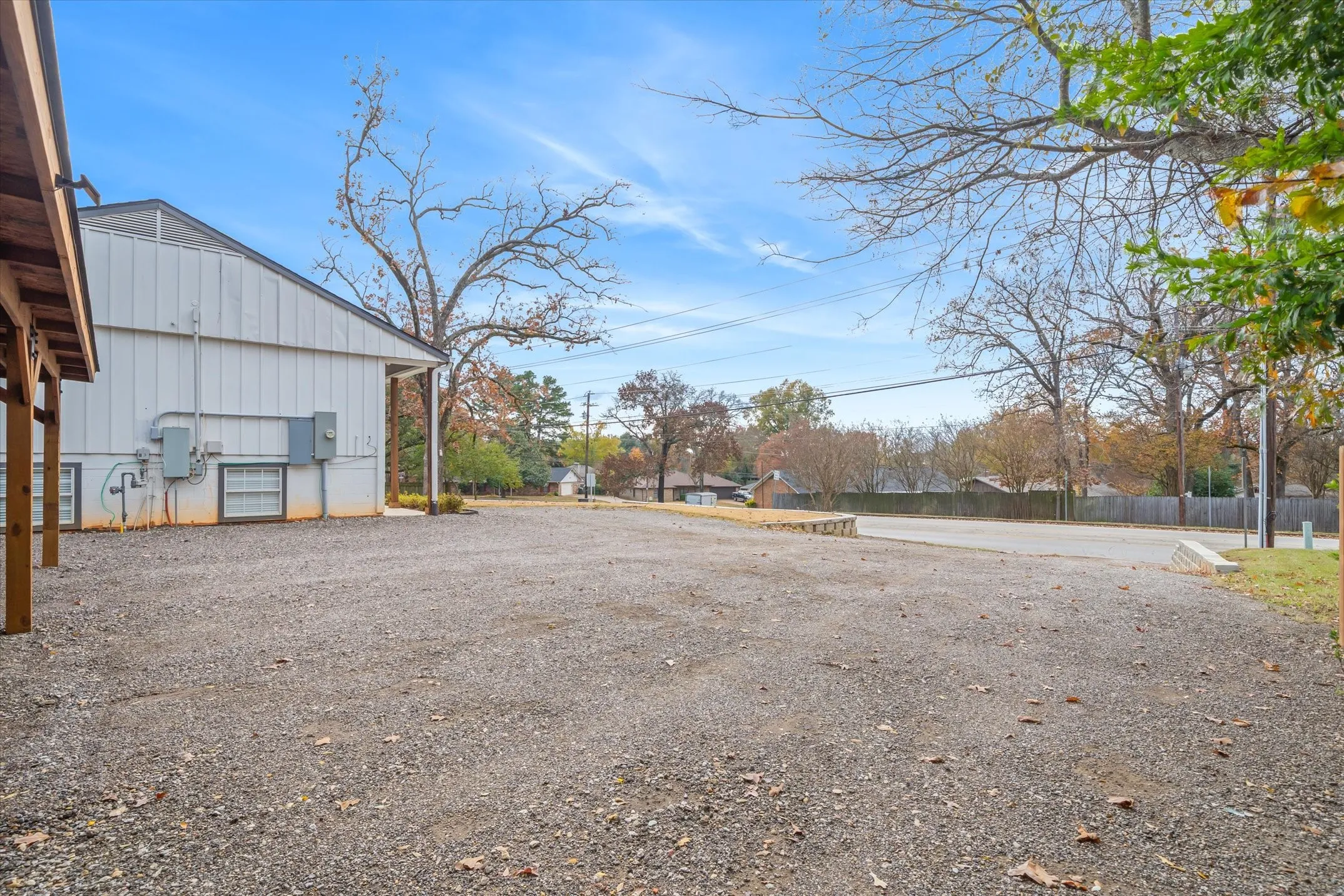 Single Family Residence For Sale in Smith County , 2422 Old Omen Road, Tyler, Texas 75701, 4 Bedroom, 3 Bathroom, Garage spaces, 1,702 Sqft, built in 1976, Preowned, mls#21137141, Real Estate Agent in Tyler, Homes For Sale in Smith county, Homes For Sale in Tyler, Realtor in Tyler Texas, Real Estate Brokerage Independent Realty Texas, Luminita Cordes Realtor