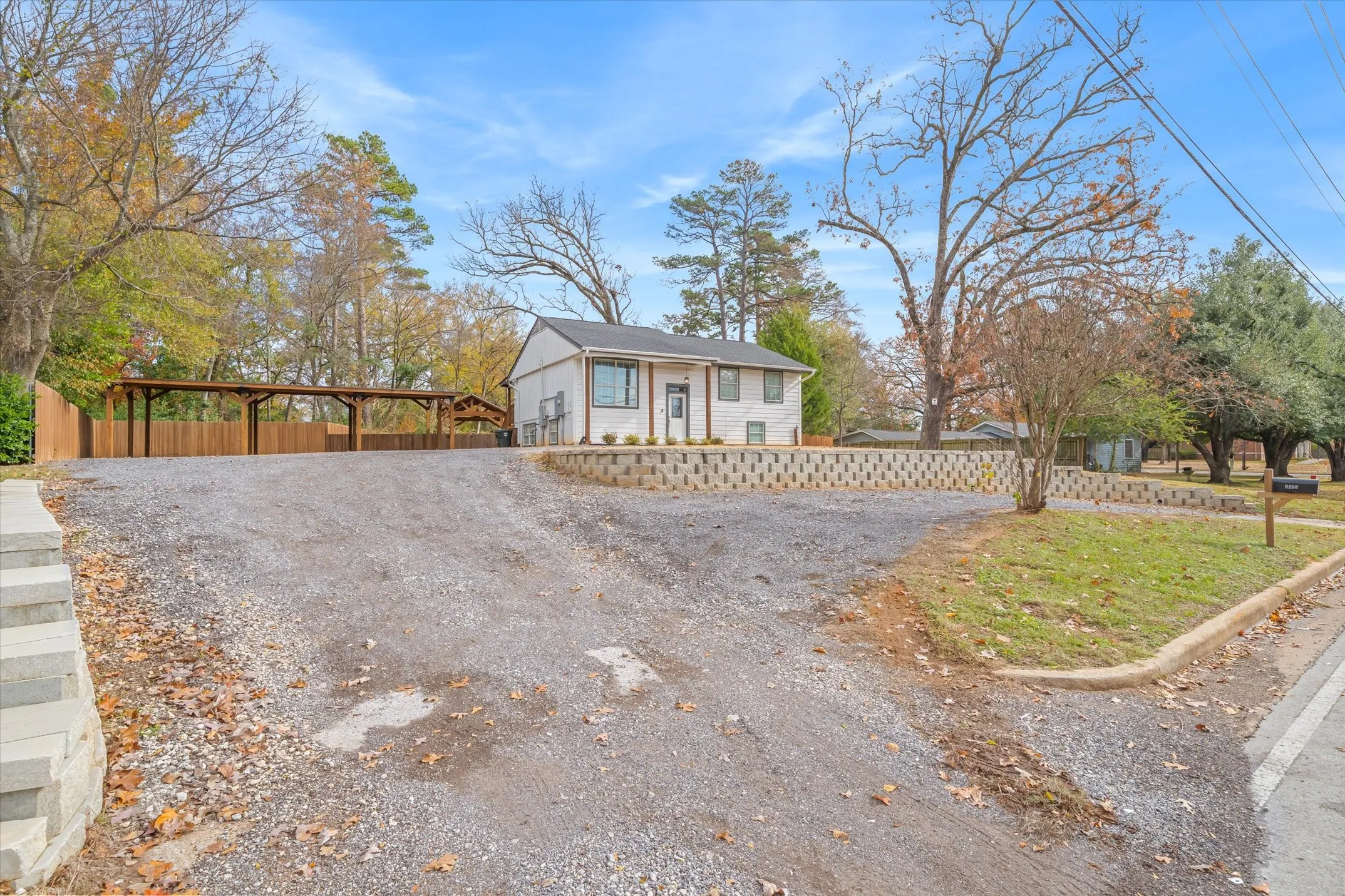 Single Family Residence For Sale in Smith County , 2422 Old Omen Road, Tyler, Texas 75701, 4 Bedroom, 3 Bathroom, Garage spaces, 1,702 Sqft, built in 1976, Preowned, mls#21137141, Real Estate Agent in Tyler, Homes For Sale in Smith county, Homes For Sale in Tyler, Realtor in Tyler Texas, Real Estate Brokerage Independent Realty Texas, Luminita Cordes Realtor