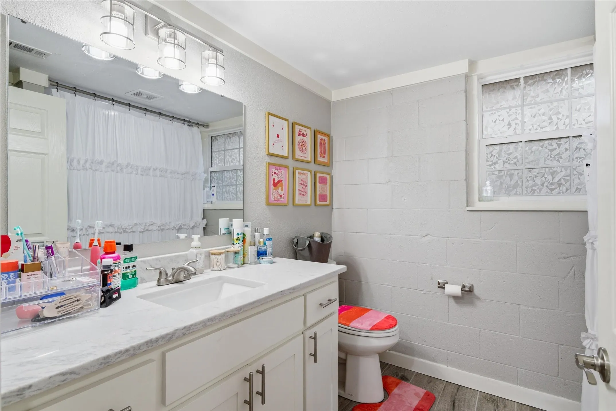 Single Family Residence For Sale in Smith County , 2422 Old Omen Road, Tyler, Texas 75701, 4 Bedroom, 3 Bathroom, Garage spaces, 1,702 Sqft, built in 1976, Preowned, mls#21137141, Real Estate Agent in Tyler, Homes For Sale in Smith county, Homes For Sale in Tyler, Realtor in Tyler Texas, Real Estate Brokerage Independent Realty Texas, Luminita Cordes Realtor