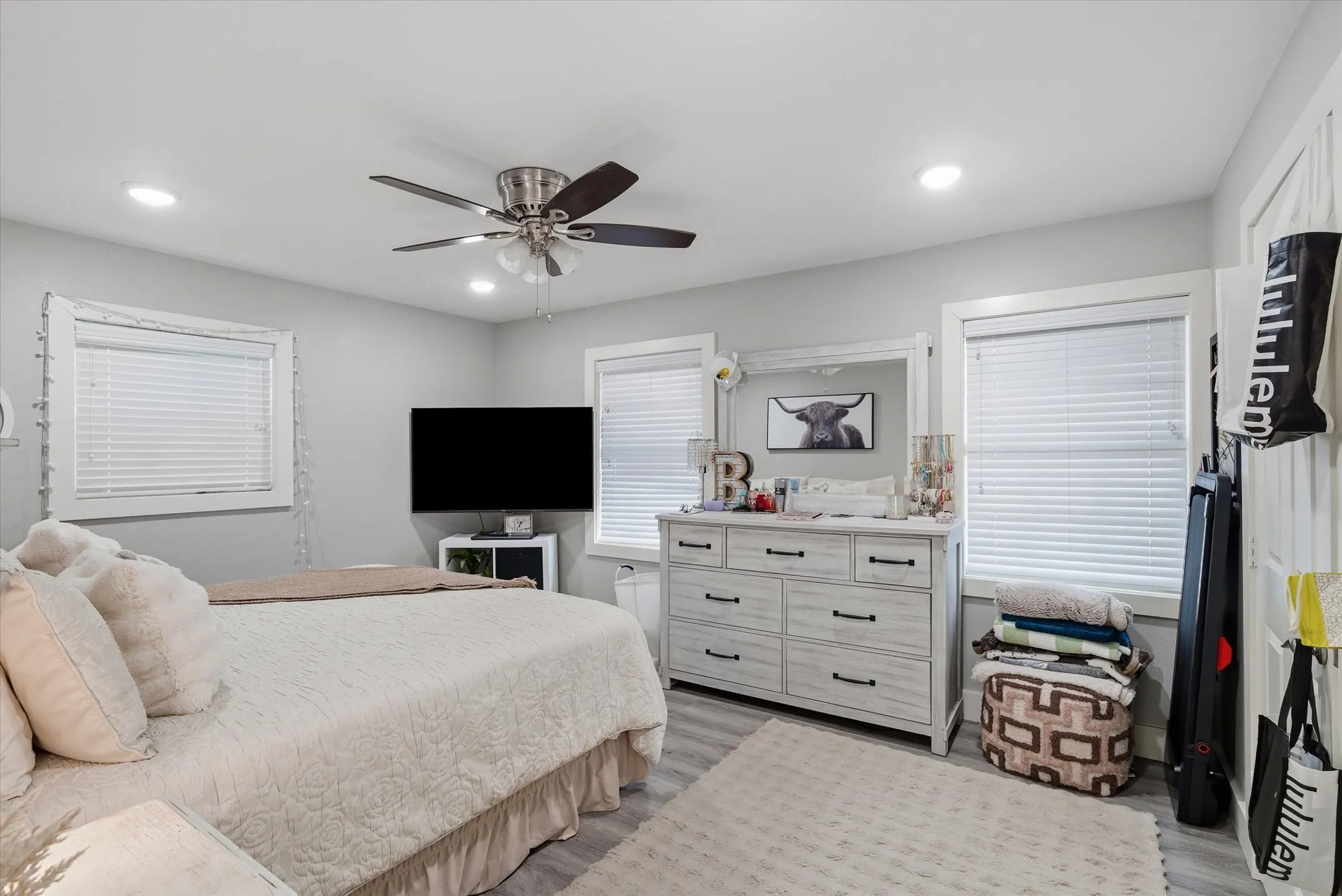 Single Family Residence For Sale in Smith County , 2422 Old Omen Road, Tyler, Texas 75701, 4 Bedroom, 3 Bathroom, Garage spaces, 1,702 Sqft, built in 1976, Preowned, mls#21137141, Real Estate Agent in Tyler, Homes For Sale in Smith county, Homes For Sale in Tyler, Realtor in Tyler Texas, Real Estate Brokerage Independent Realty Texas, Luminita Cordes Realtor