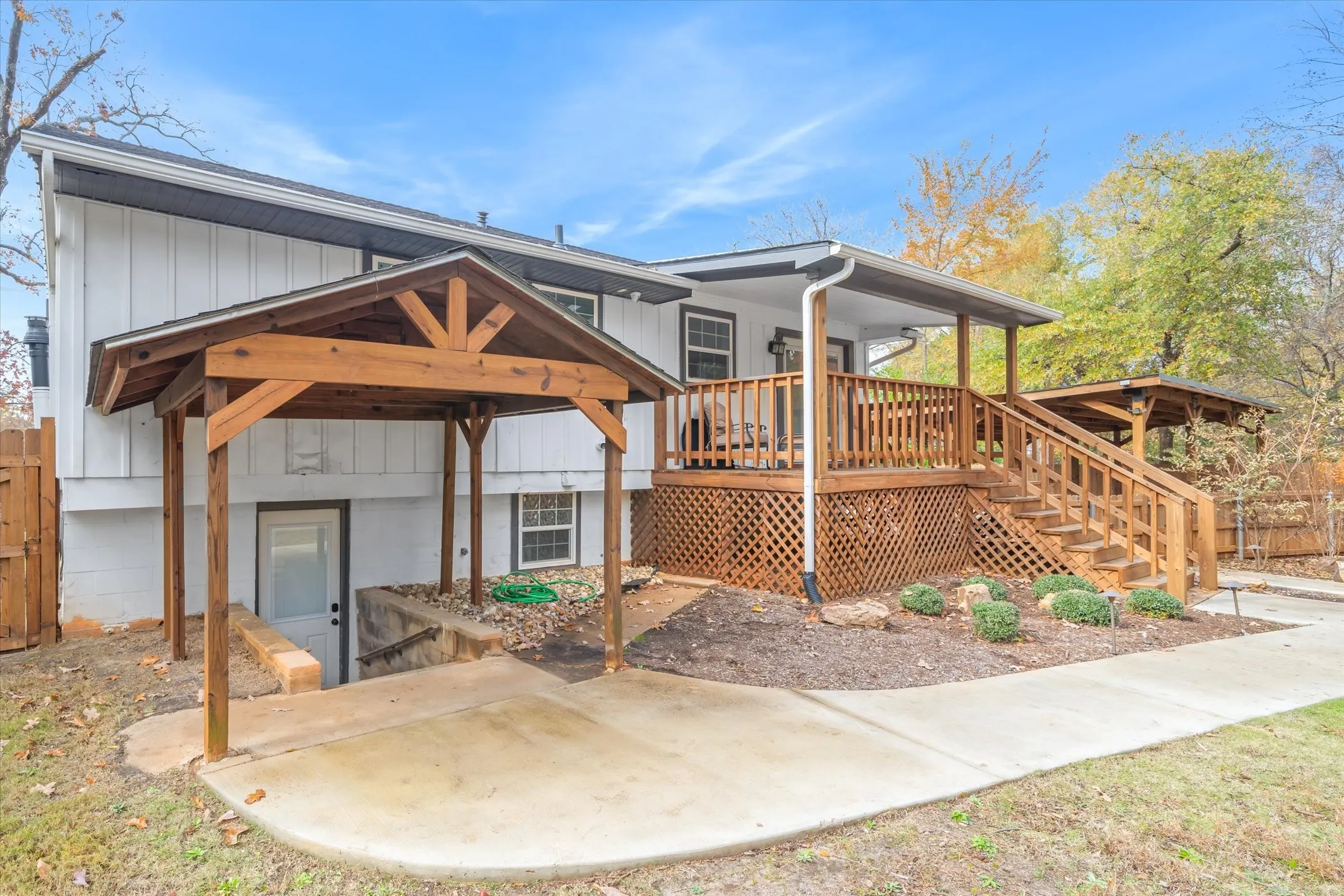 Single Family Residence For Sale in Smith County , 2422 Old Omen Road, Tyler, Texas 75701, 4 Bedroom, 3 Bathroom, Garage spaces, 1,702 Sqft, built in 1976, Preowned, mls#21137141, Real Estate Agent in Tyler, Homes For Sale in Smith county, Homes For Sale in Tyler, Realtor in Tyler Texas, Real Estate Brokerage Independent Realty Texas, Luminita Cordes Realtor