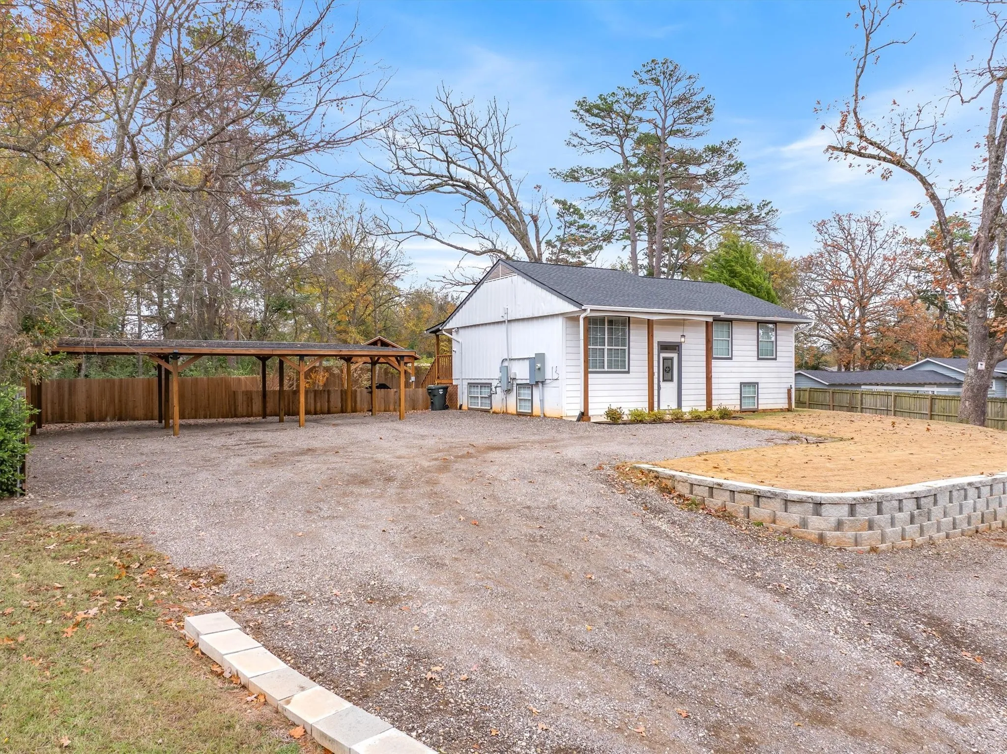 Single Family Residence For Sale in Smith County , 2422 Old Omen Road, Tyler, Texas 75701, 4 Bedroom, 3 Bathroom, Garage spaces, 1,702 Sqft, built in 1976, Preowned, mls#21137141, Real Estate Agent in Tyler, Homes For Sale in Smith county, Homes For Sale in Tyler, Realtor in Tyler Texas, Real Estate Brokerage Independent Realty Texas, Luminita Cordes Realtor