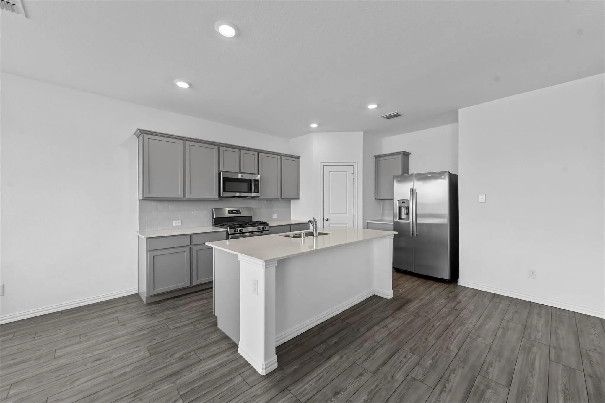 Single Family Residence For Sale in Denton County , 5029 Salinger Drive, Celina, Texas 76227, 4 Bedroom, 3 Bathroom, 2 Garage spaces, 2,269 Sqft, built in 2021, mls#21137214, Real Estate Agent in Celina, Homes For Sale in Denton county, Homes For Sale in Celina, Realtor in Celina Texas, Real Estate Brokerage Independent Realty Texas, Luminita Cordes Realtor