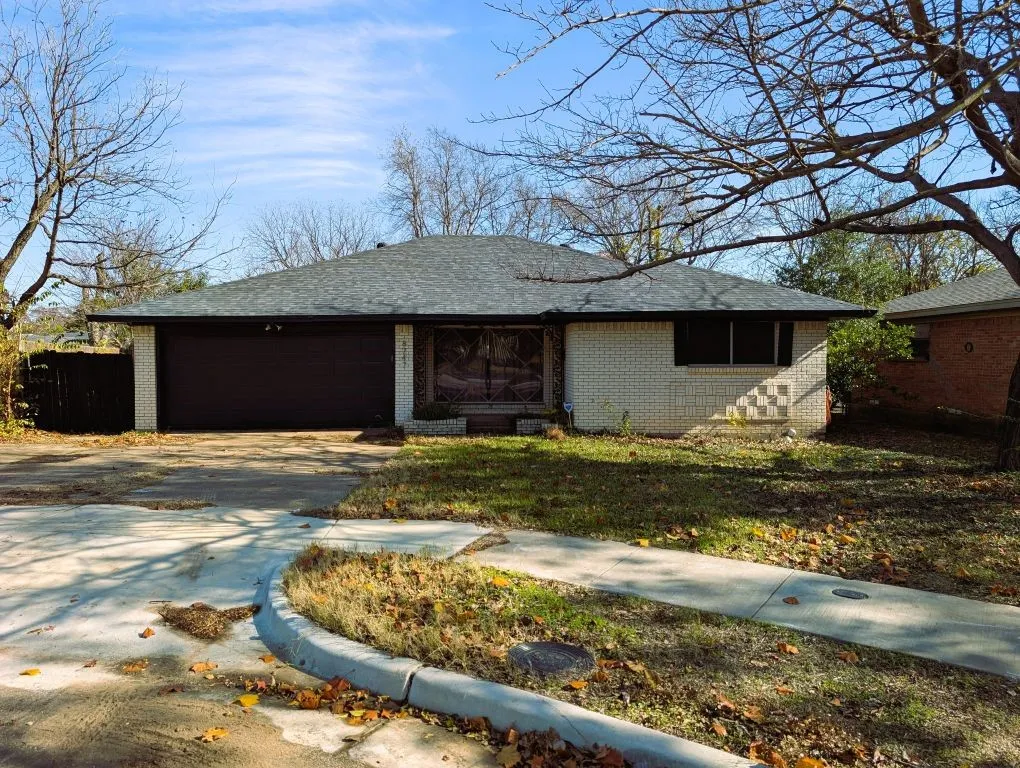 Single Family Residence For Sale in Dallas County , 8747 Mosswood Drive, Dallas, Texas 75227, 3 Bedroom, 2 Bathroom, 2 Garage spaces, 1,761 Sqft, built in 1961, Preowned, mls#21137208, Real Estate Agent in Dallas, Homes For Sale in Dallas county, Homes For Sale in Dallas, Realtor in Dallas Texas, Real Estate Brokerage Independent Realty Texas, Luminita Cordes Realtor