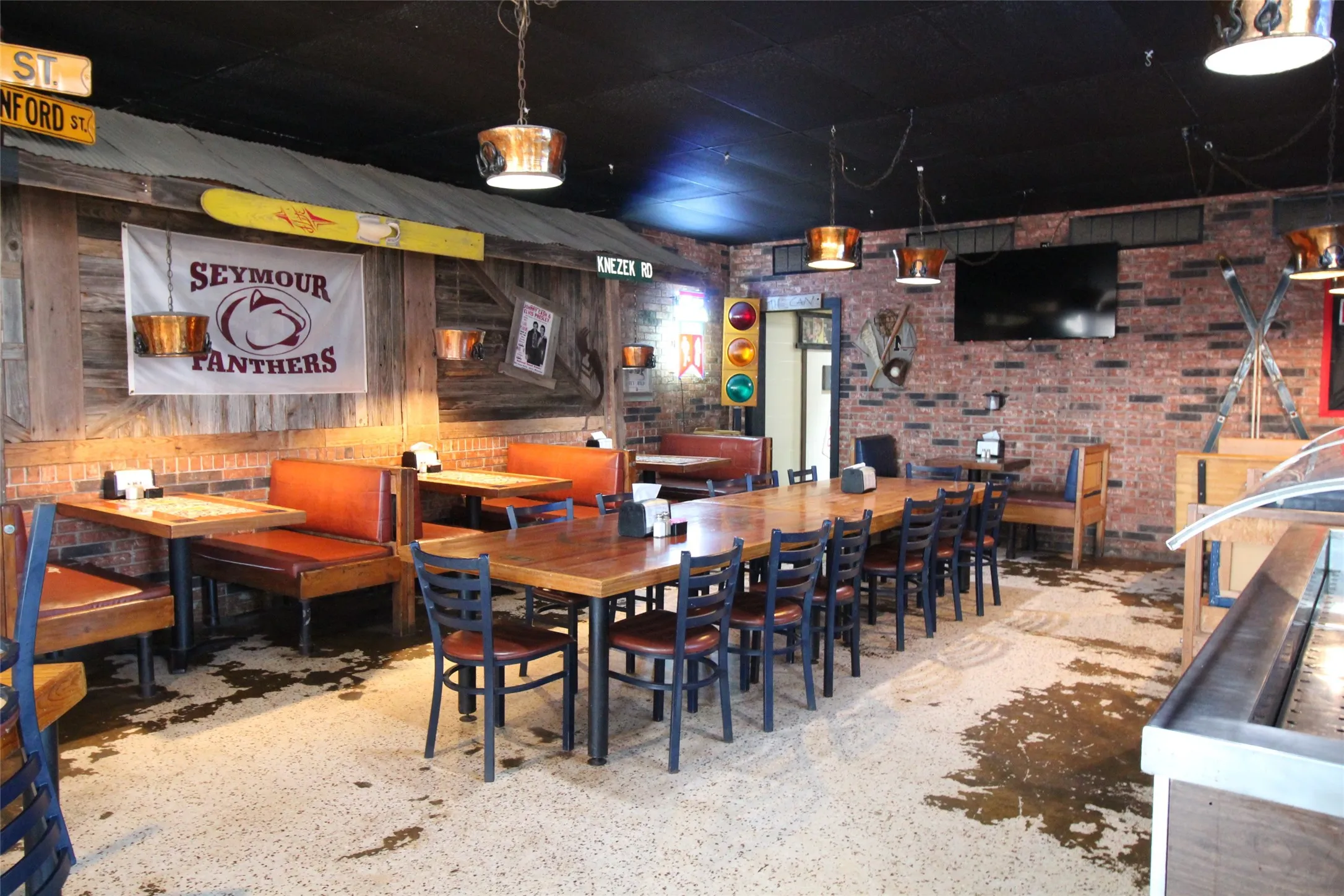 Business For Sale in Baylor County , 700 W California Street, Seymour, Texas 76380, 0, 0, Garage spaces, 5,163 Sqft, built in 1950, Preowned, mls#21137216, Real Estate Agent in Seymour, Homes For Sale in Baylor county, Homes For Sale in Seymour, Realtor in Seymour Texas, Real Estate Brokerage Independent Realty Texas, Luminita Cordes Realtor