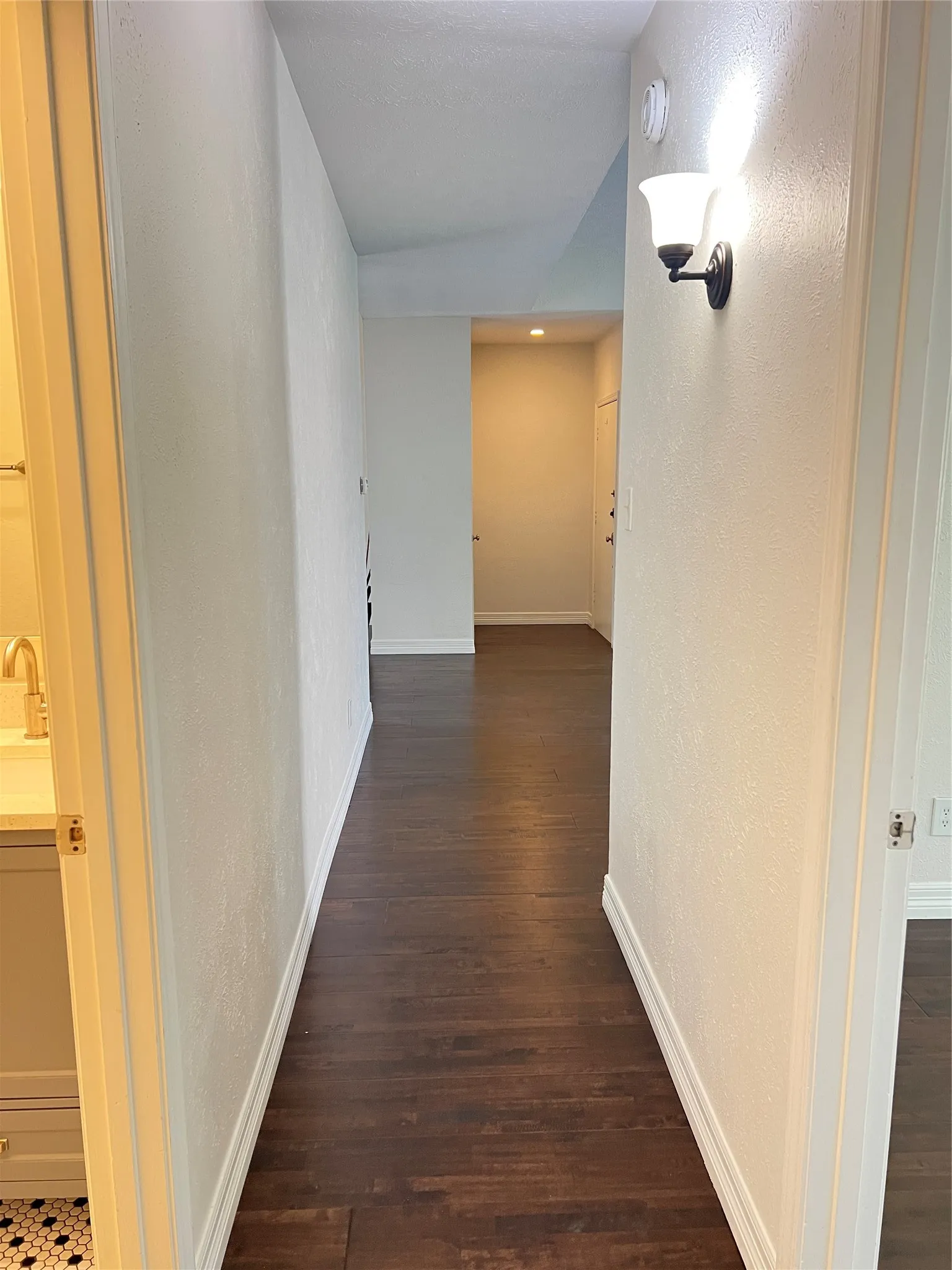 Condominium For Rent in Dallas County , 10432 High Hollows Drive 241, Dallas, Texas 75230, 2 Bedroom, 2 Bathroom, Garage spaces, 1,204 Sqft, built in 1969, mls#21137355, Real Estate Agent in Dallas, Homes For Rent in Dallas county, Homes For Rent in Dallas, Realtor in Dallas Texas, Real Estate Brokerage Independent Realty Texas, Luminita Cordes Realtor