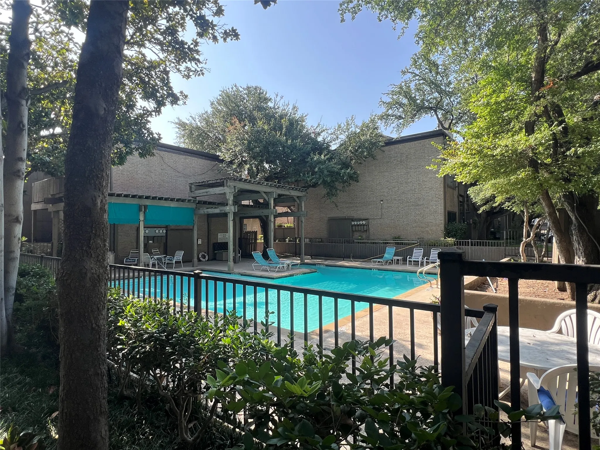 Condominium For Rent in Dallas County , 10432 High Hollows Drive 241, Dallas, Texas 75230, 2 Bedroom, 2 Bathroom, Garage spaces, 1,204 Sqft, built in 1969, mls#21137355, Real Estate Agent in Dallas, Homes For Rent in Dallas county, Homes For Rent in Dallas, Realtor in Dallas Texas, Real Estate Brokerage Independent Realty Texas, Luminita Cordes Realtor