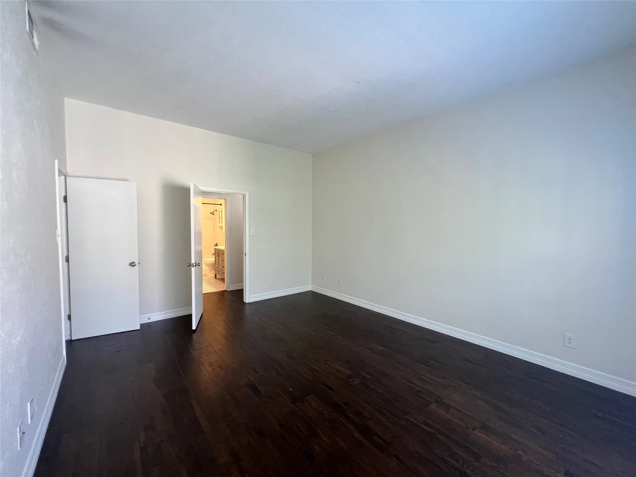 Condominium For Rent in Dallas County , 10432 High Hollows Drive 241, Dallas, Texas 75230, 2 Bedroom, 2 Bathroom, Garage spaces, 1,204 Sqft, built in 1969, mls#21137355, Real Estate Agent in Dallas, Homes For Rent in Dallas county, Homes For Rent in Dallas, Realtor in Dallas Texas, Real Estate Brokerage Independent Realty Texas, Luminita Cordes Realtor