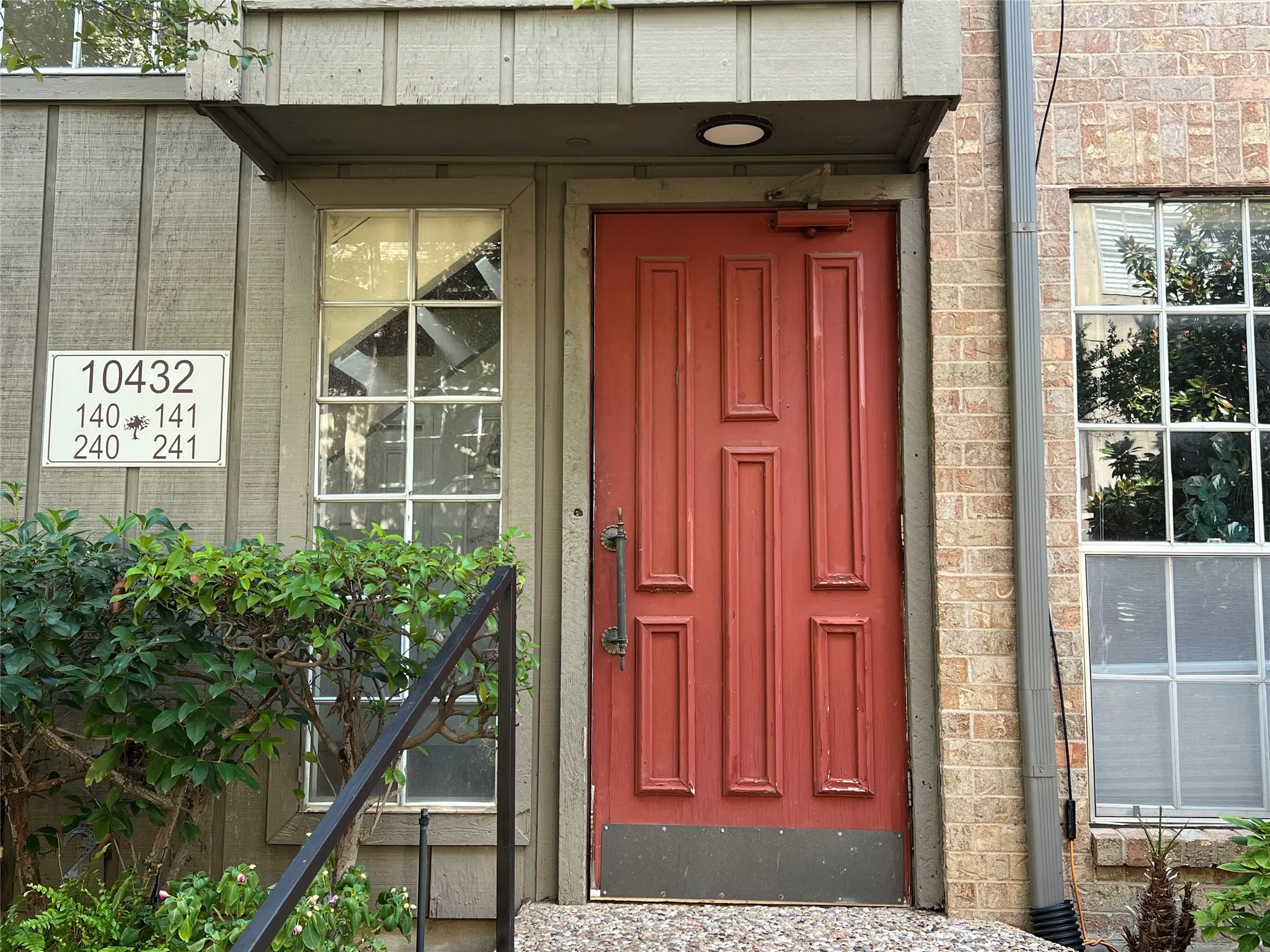 Condominium For Rent in Dallas County , 10432 High Hollows Drive 241, Dallas, Texas 75230, 2 Bedroom, 2 Bathroom, Garage spaces, 1,204 Sqft, built in 1969, mls#21137355, Real Estate Agent in Dallas, Homes For Rent in Dallas county, Homes For Rent in Dallas, Realtor in Dallas Texas, Real Estate Brokerage Independent Realty Texas, Luminita Cordes Realtor