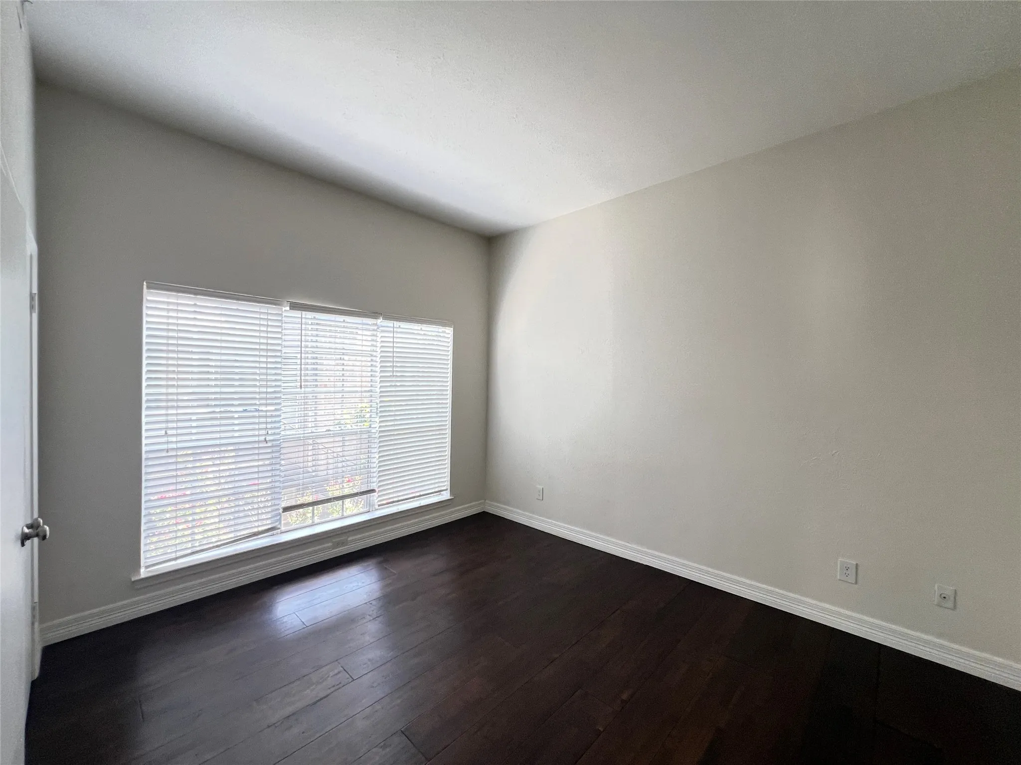 Condominium For Rent in Dallas County , 10432 High Hollows Drive 241, Dallas, Texas 75230, 2 Bedroom, 2 Bathroom, Garage spaces, 1,204 Sqft, built in 1969, mls#21137355, Real Estate Agent in Dallas, Homes For Rent in Dallas county, Homes For Rent in Dallas, Realtor in Dallas Texas, Real Estate Brokerage Independent Realty Texas, Luminita Cordes Realtor