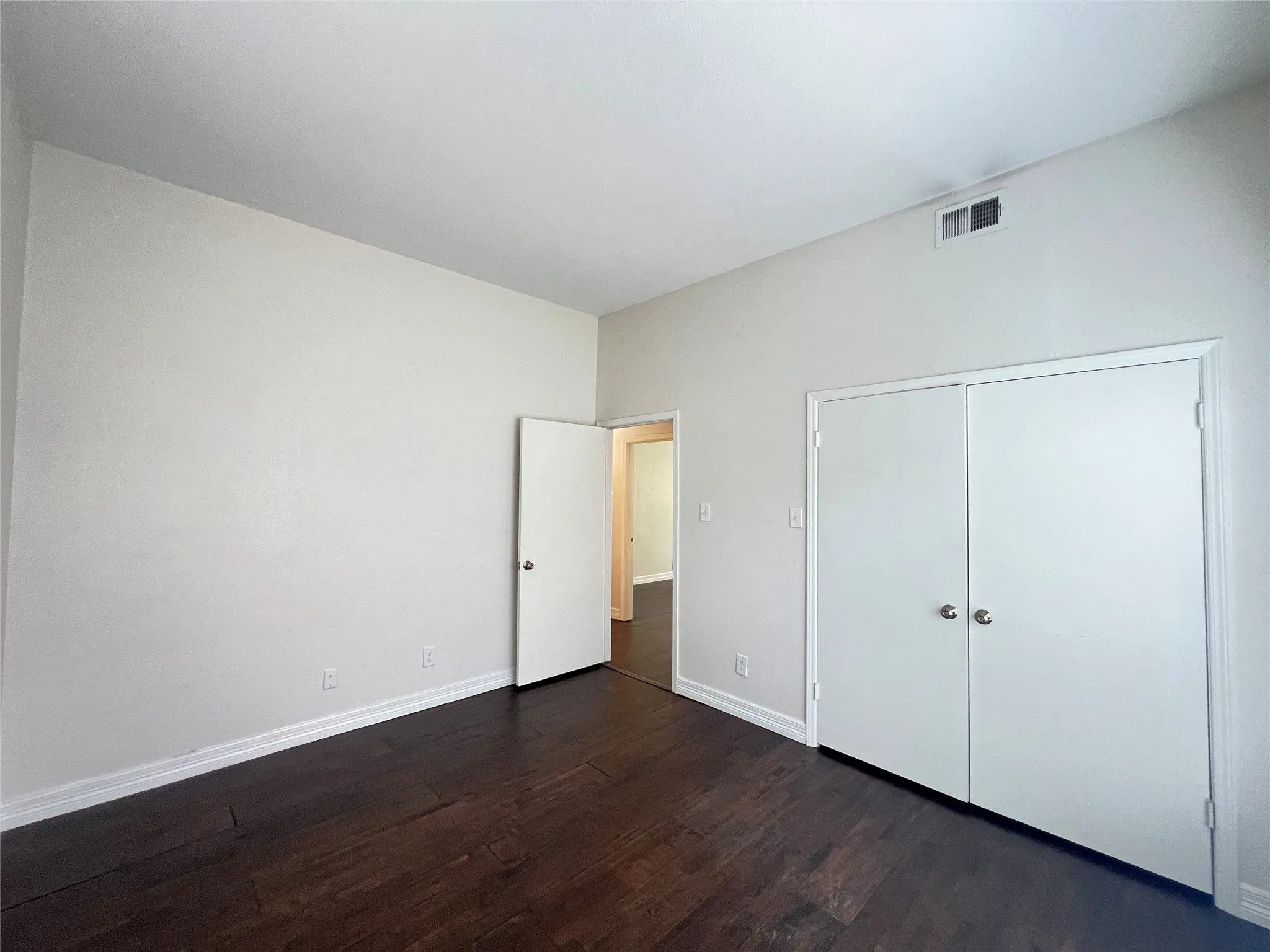 Condominium For Rent in Dallas County , 10432 High Hollows Drive 241, Dallas, Texas 75230, 2 Bedroom, 2 Bathroom, Garage spaces, 1,204 Sqft, built in 1969, mls#21137355, Real Estate Agent in Dallas, Homes For Rent in Dallas county, Homes For Rent in Dallas, Realtor in Dallas Texas, Real Estate Brokerage Independent Realty Texas, Luminita Cordes Realtor