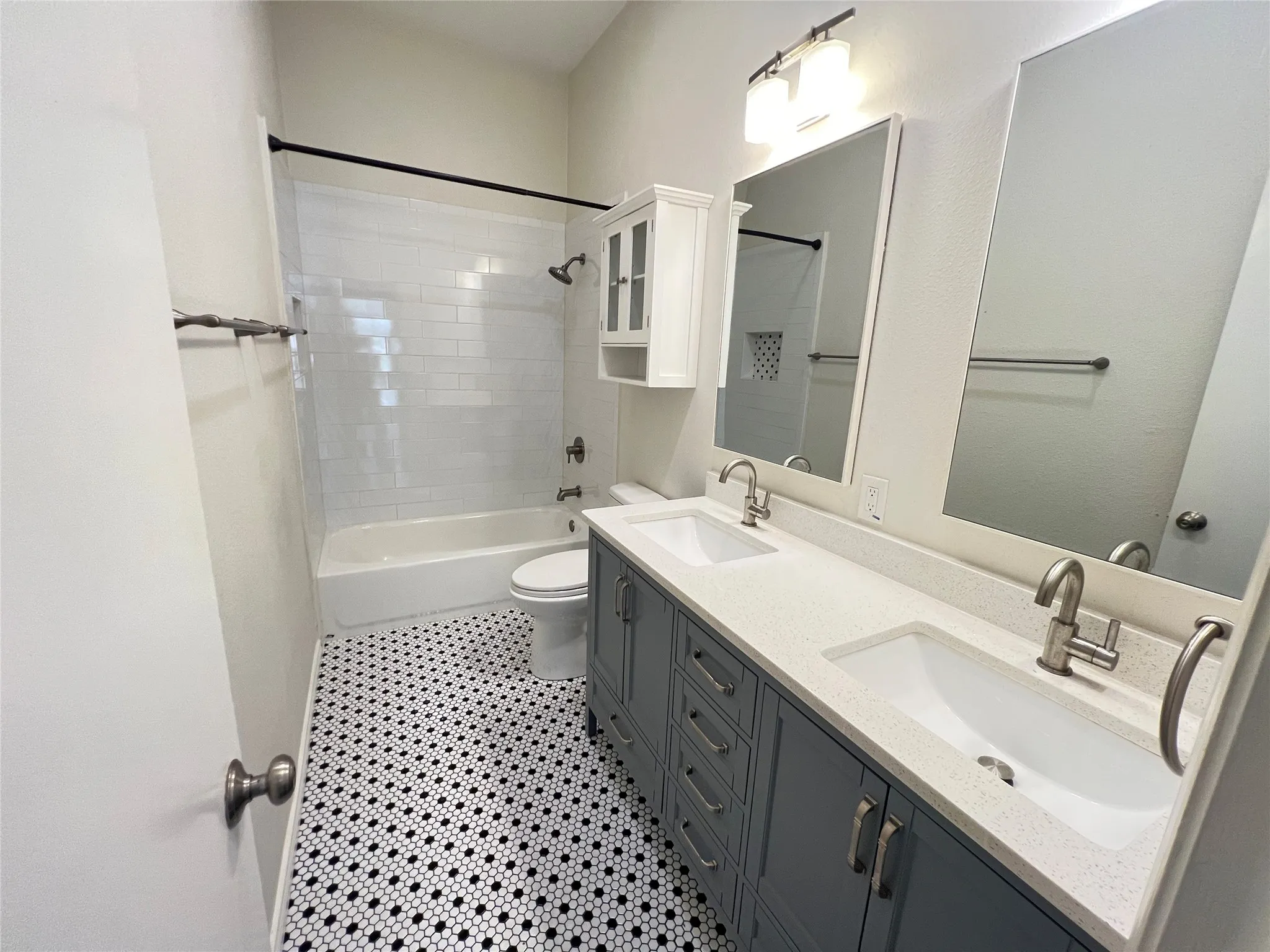 Condominium For Rent in Dallas County , 10432 High Hollows Drive 241, Dallas, Texas 75230, 2 Bedroom, 2 Bathroom, Garage spaces, 1,204 Sqft, built in 1969, mls#21137355, Real Estate Agent in Dallas, Homes For Rent in Dallas county, Homes For Rent in Dallas, Realtor in Dallas Texas, Real Estate Brokerage Independent Realty Texas, Luminita Cordes Realtor