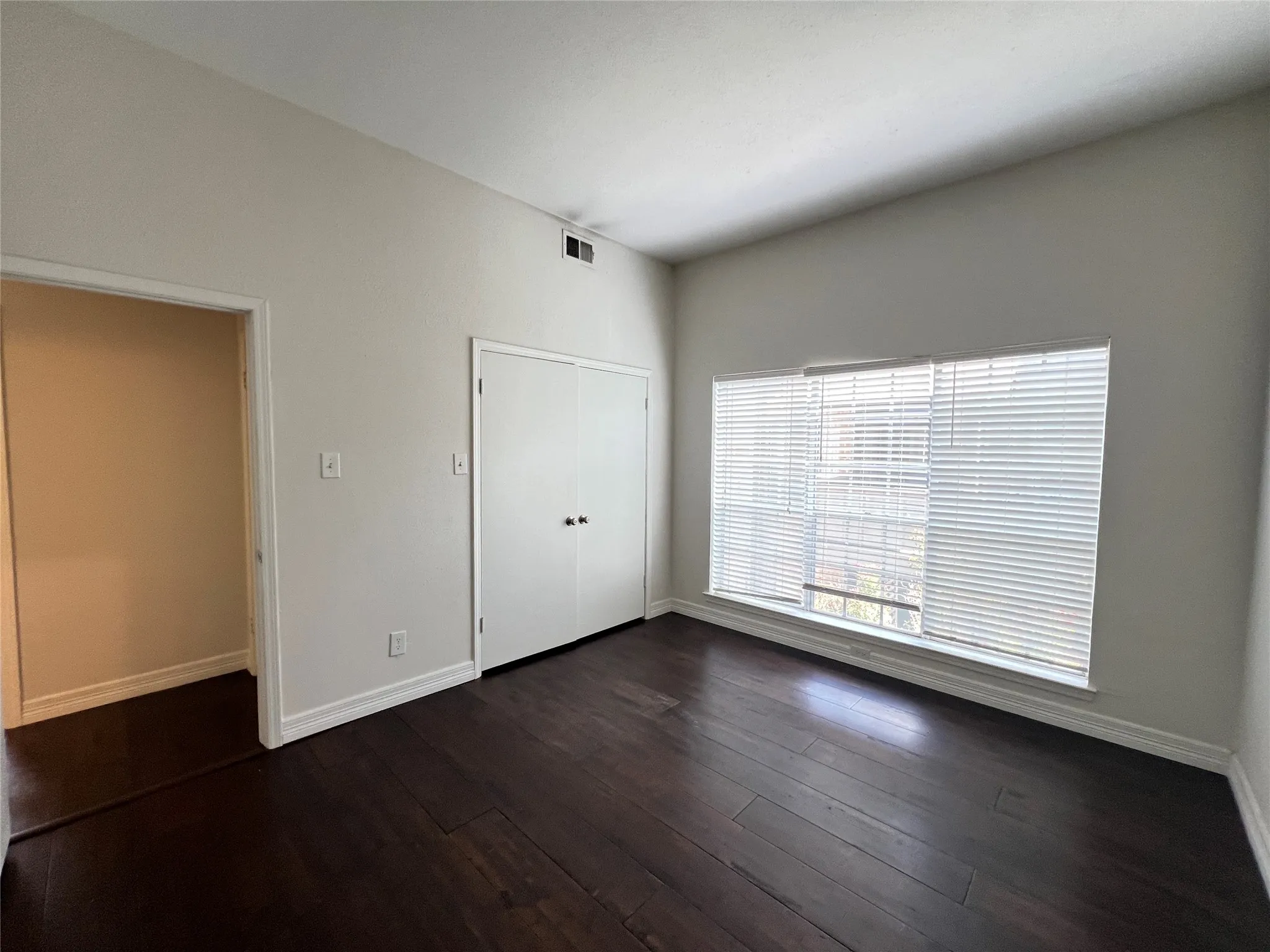 Condominium For Rent in Dallas County , 10432 High Hollows Drive 241, Dallas, Texas 75230, 2 Bedroom, 2 Bathroom, Garage spaces, 1,204 Sqft, built in 1969, mls#21137355, Real Estate Agent in Dallas, Homes For Rent in Dallas county, Homes For Rent in Dallas, Realtor in Dallas Texas, Real Estate Brokerage Independent Realty Texas, Luminita Cordes Realtor