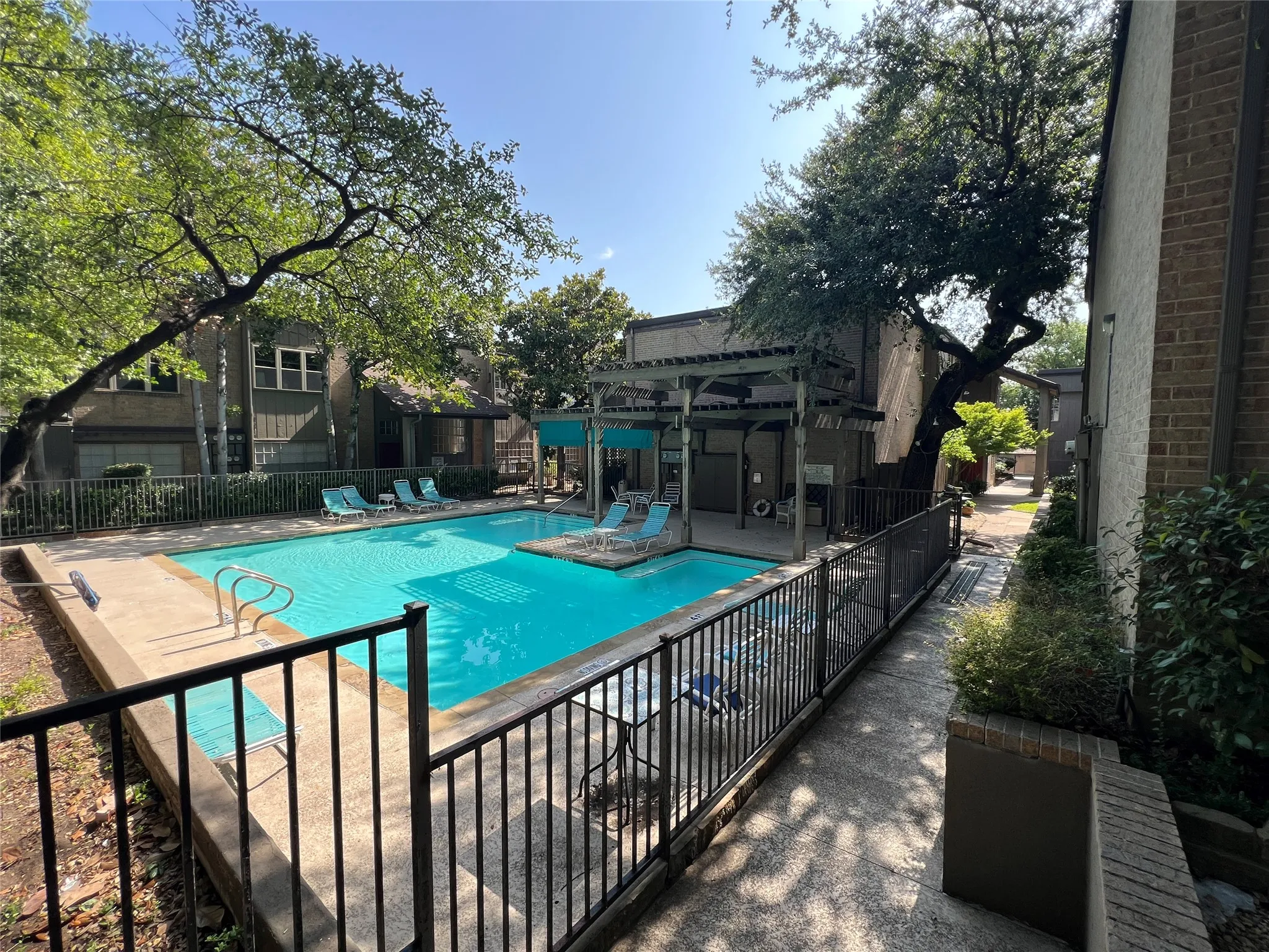 Condominium For Rent in Dallas County , 10432 High Hollows Drive 241, Dallas, Texas 75230, 2 Bedroom, 2 Bathroom, Garage spaces, 1,204 Sqft, built in 1969, mls#21137355, Real Estate Agent in Dallas, Homes For Rent in Dallas county, Homes For Rent in Dallas, Realtor in Dallas Texas, Real Estate Brokerage Independent Realty Texas, Luminita Cordes Realtor