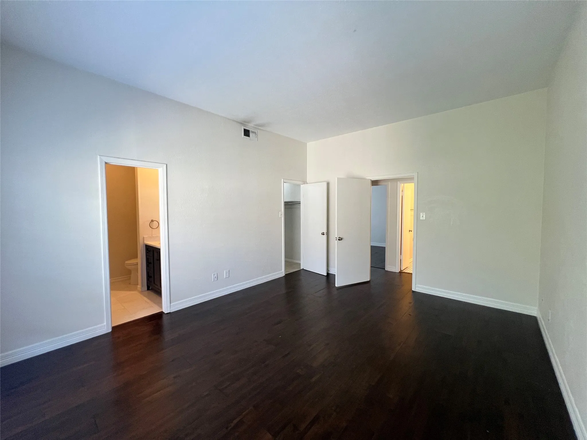 Condominium For Rent in Dallas County , 10432 High Hollows Drive 241, Dallas, Texas 75230, 2 Bedroom, 2 Bathroom, Garage spaces, 1,204 Sqft, built in 1969, mls#21137355, Real Estate Agent in Dallas, Homes For Rent in Dallas county, Homes For Rent in Dallas, Realtor in Dallas Texas, Real Estate Brokerage Independent Realty Texas, Luminita Cordes Realtor