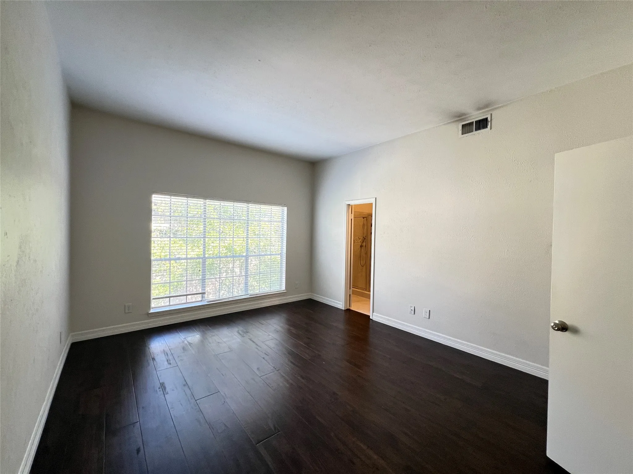 Condominium For Rent in Dallas County , 10432 High Hollows Drive 241, Dallas, Texas 75230, 2 Bedroom, 2 Bathroom, Garage spaces, 1,204 Sqft, built in 1969, mls#21137355, Real Estate Agent in Dallas, Homes For Rent in Dallas county, Homes For Rent in Dallas, Realtor in Dallas Texas, Real Estate Brokerage Independent Realty Texas, Luminita Cordes Realtor