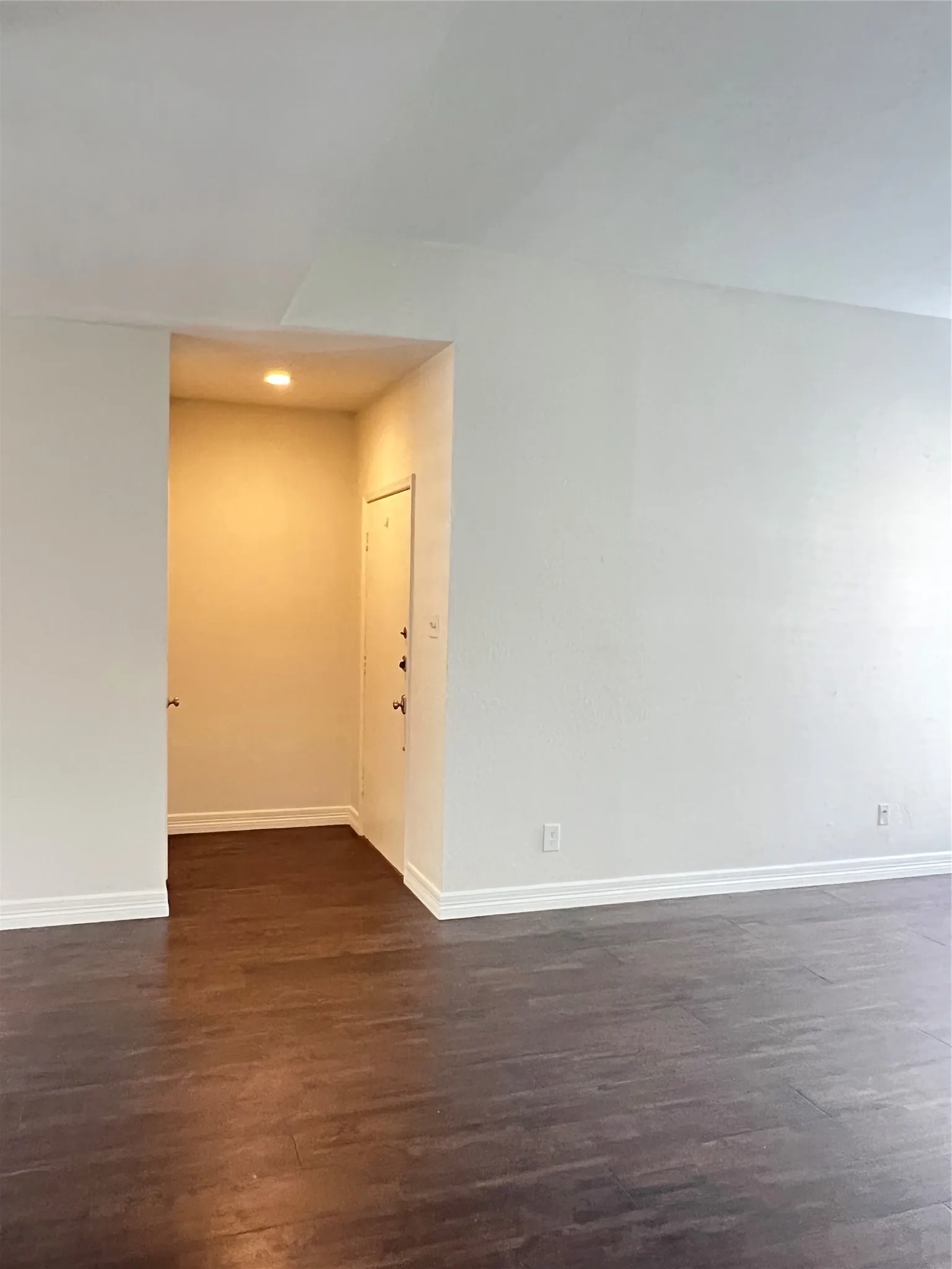 Condominium For Rent in Dallas County , 10432 High Hollows Drive 241, Dallas, Texas 75230, 2 Bedroom, 2 Bathroom, Garage spaces, 1,204 Sqft, built in 1969, mls#21137355, Real Estate Agent in Dallas, Homes For Rent in Dallas county, Homes For Rent in Dallas, Realtor in Dallas Texas, Real Estate Brokerage Independent Realty Texas, Luminita Cordes Realtor