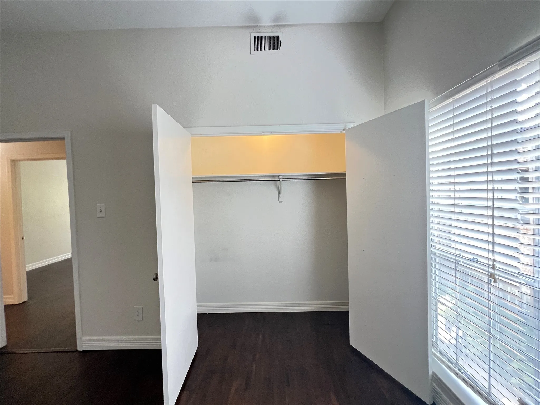 Condominium For Rent in Dallas County , 10432 High Hollows Drive 241, Dallas, Texas 75230, 2 Bedroom, 2 Bathroom, Garage spaces, 1,204 Sqft, built in 1969, mls#21137355, Real Estate Agent in Dallas, Homes For Rent in Dallas county, Homes For Rent in Dallas, Realtor in Dallas Texas, Real Estate Brokerage Independent Realty Texas, Luminita Cordes Realtor