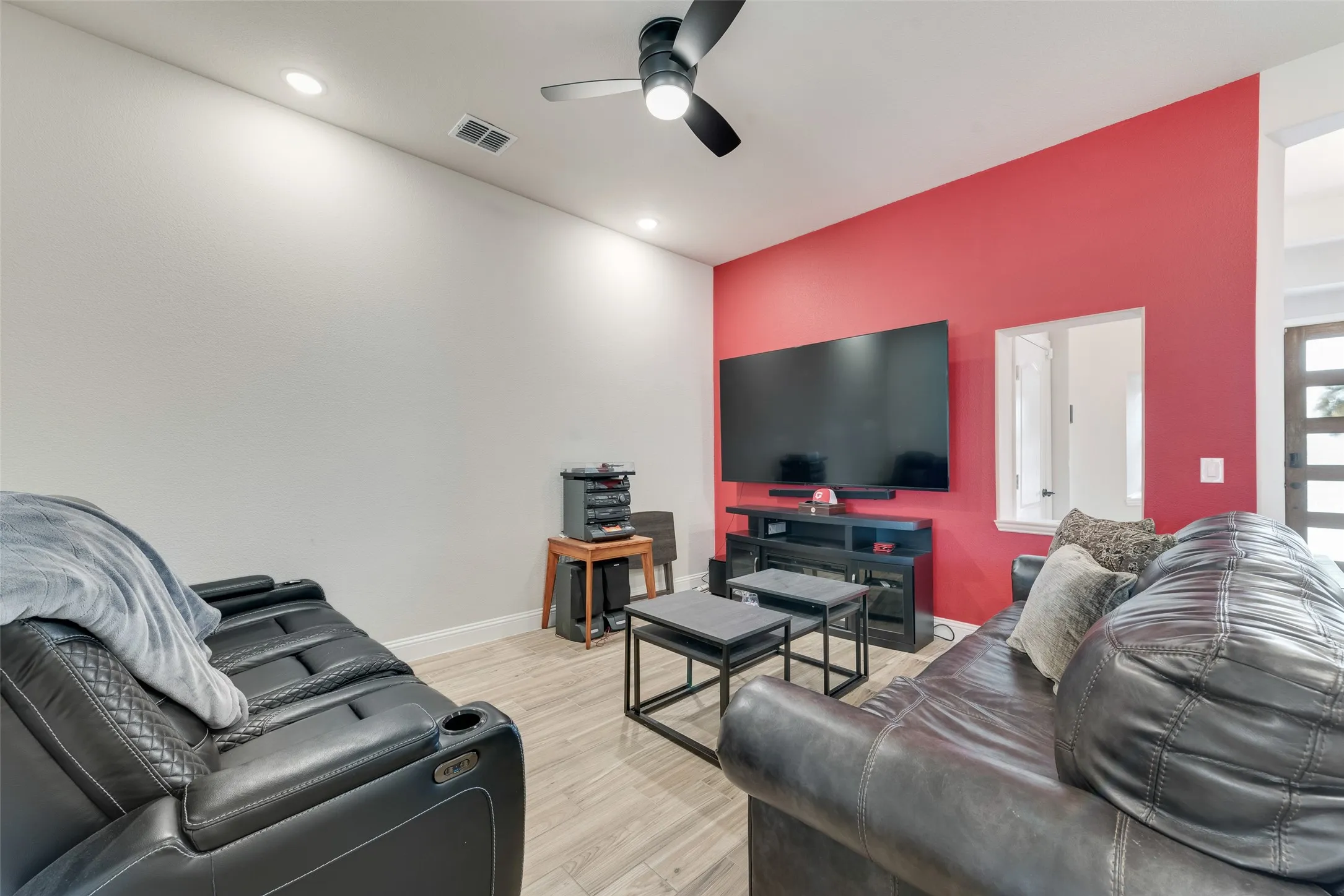 Single Family Residence For Sale in Kaufman County , 2010 Dundalk Lane, Forney, Texas 75126, 4 Bedrooms, 2 Bathrooms, 2 Garage spaces, 2,297 Sqft, built in 2022, Price $419,900, mls#21137376, Real Estate Agent in Forney, Homes For Sale in Kaufman county, Homes For Sale in Forney, Realtor in Forney Texas, Real Estate Brokerage Independent Realty Texas, Luminita Cordes Realtor