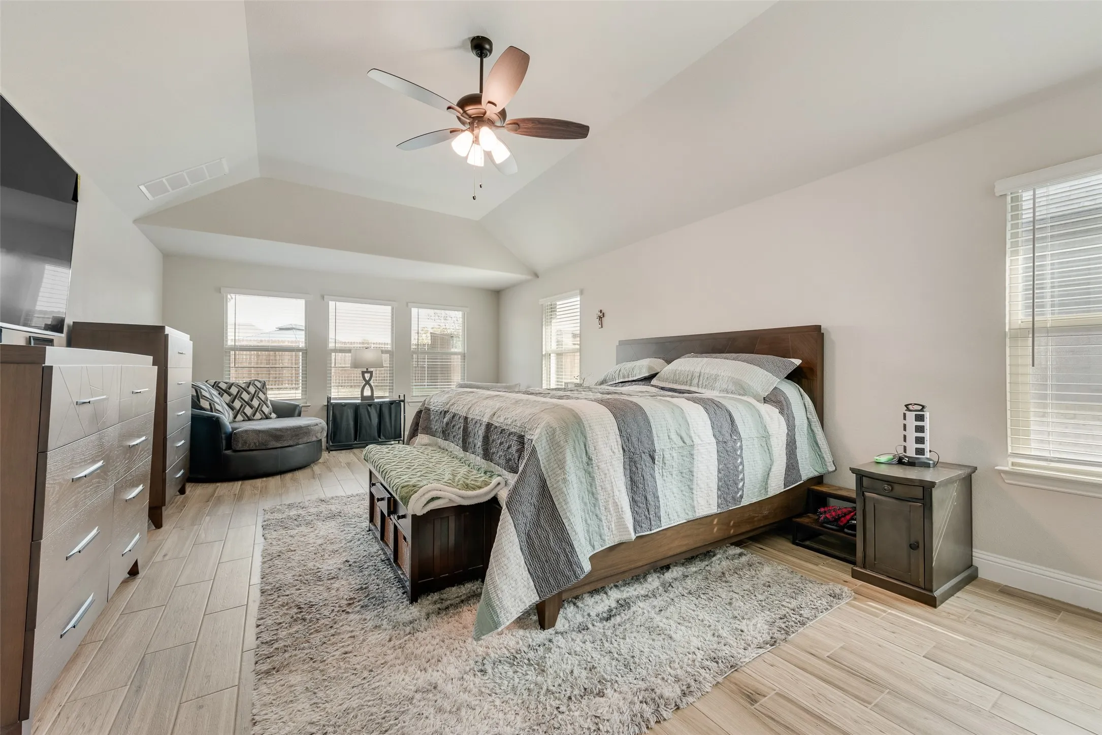 Single Family Residence For Sale in Kaufman County , 2010 Dundalk Lane, Forney, Texas 75126, 4 Bedrooms, 2 Bathrooms, 2 Garage spaces, 2,297 Sqft, built in 2022, Price $419,900, mls#21137376, Real Estate Agent in Forney, Homes For Sale in Kaufman county, Homes For Sale in Forney, Realtor in Forney Texas, Real Estate Brokerage Independent Realty Texas, Luminita Cordes Realtor