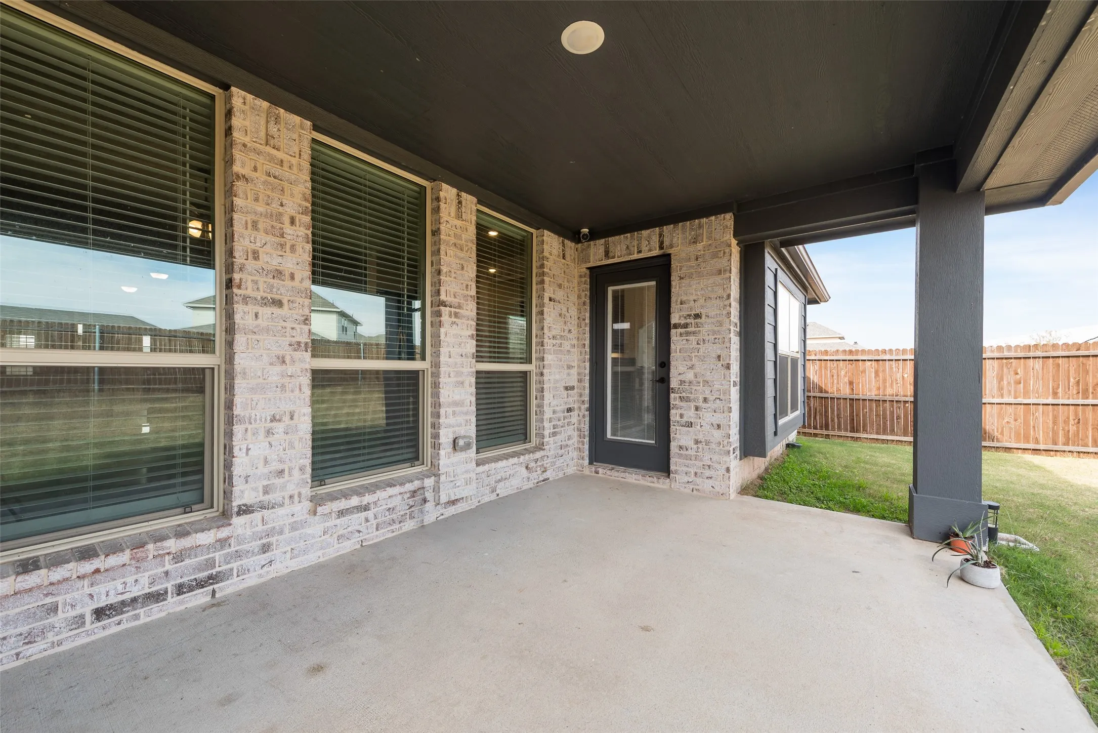 Single Family Residence For Sale in Kaufman County , 2010 Dundalk Lane, Forney, Texas 75126, 4 Bedrooms, 2 Bathrooms, 2 Garage spaces, 2,297 Sqft, built in 2022, Price $419,900, mls#21137376, Real Estate Agent in Forney, Homes For Sale in Kaufman county, Homes For Sale in Forney, Realtor in Forney Texas, Real Estate Brokerage Independent Realty Texas, Luminita Cordes Realtor