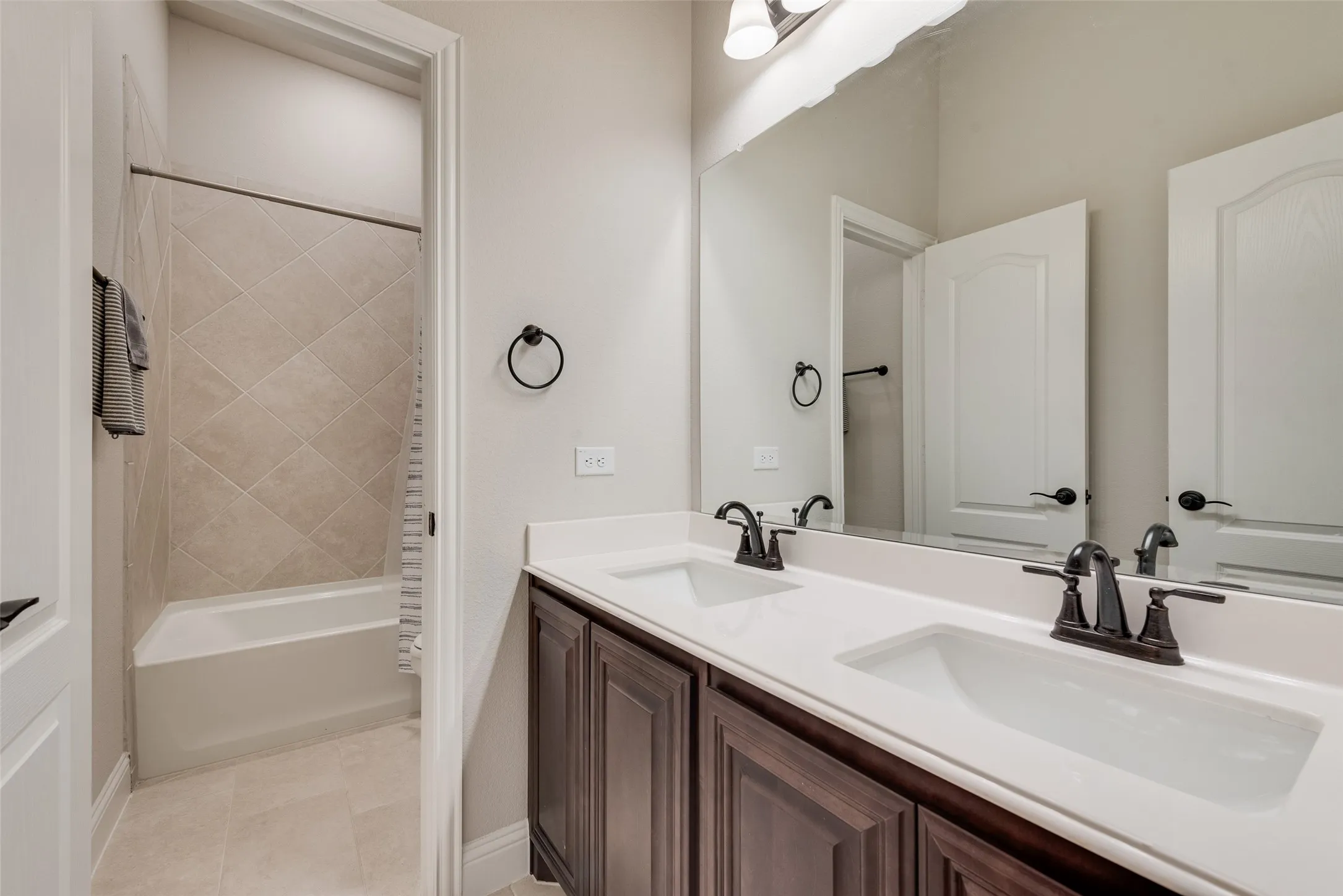 Single Family Residence For Sale in Kaufman County , 2010 Dundalk Lane, Forney, Texas 75126, 4 Bedrooms, 2 Bathrooms, 2 Garage spaces, 2,297 Sqft, built in 2022, Price $419,900, mls#21137376, Real Estate Agent in Forney, Homes For Sale in Kaufman county, Homes For Sale in Forney, Realtor in Forney Texas, Real Estate Brokerage Independent Realty Texas, Luminita Cordes Realtor