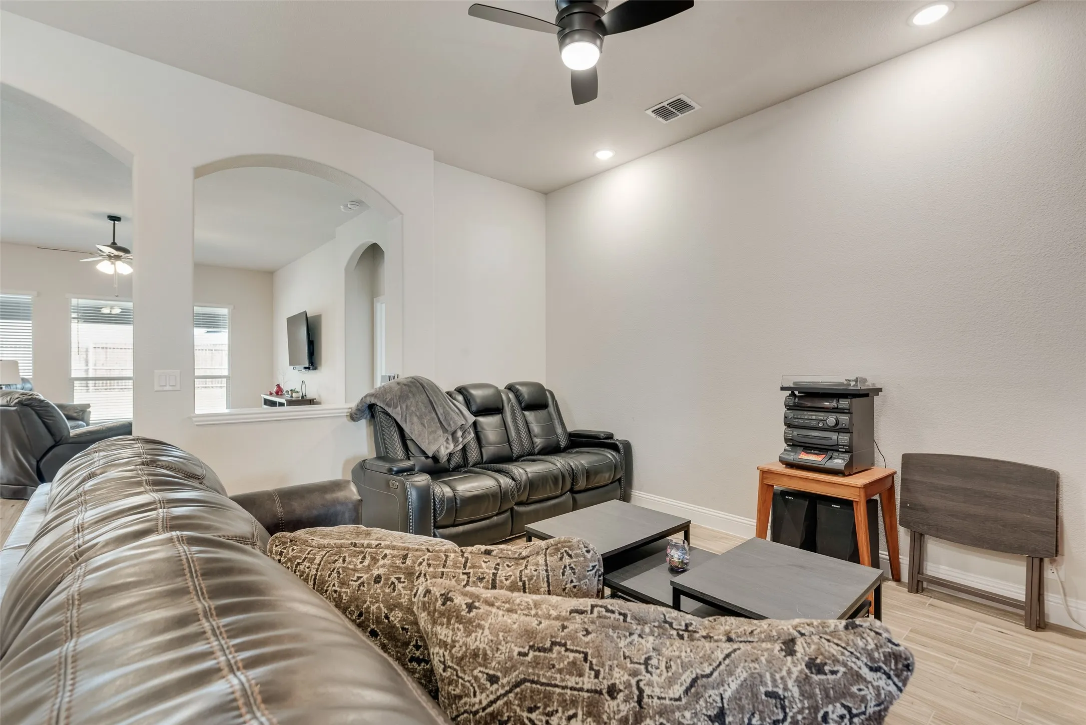 Single Family Residence For Sale in Kaufman County , 2010 Dundalk Lane, Forney, Texas 75126, 4 Bedrooms, 2 Bathrooms, 2 Garage spaces, 2,297 Sqft, built in 2022, Price $419,900, mls#21137376, Real Estate Agent in Forney, Homes For Sale in Kaufman county, Homes For Sale in Forney, Realtor in Forney Texas, Real Estate Brokerage Independent Realty Texas, Luminita Cordes Realtor