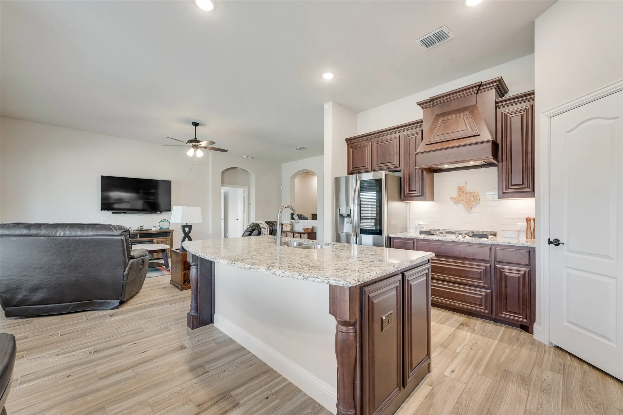 Single Family Residence For Sale in Kaufman County , 2010 Dundalk Lane, Forney, Texas 75126, 4 Bedrooms, 2 Bathrooms, 2 Garage spaces, 2,297 Sqft, built in 2022, Price $419,900, mls#21137376, Real Estate Agent in Forney, Homes For Sale in Kaufman county, Homes For Sale in Forney, Realtor in Forney Texas, Real Estate Brokerage Independent Realty Texas, Luminita Cordes Realtor