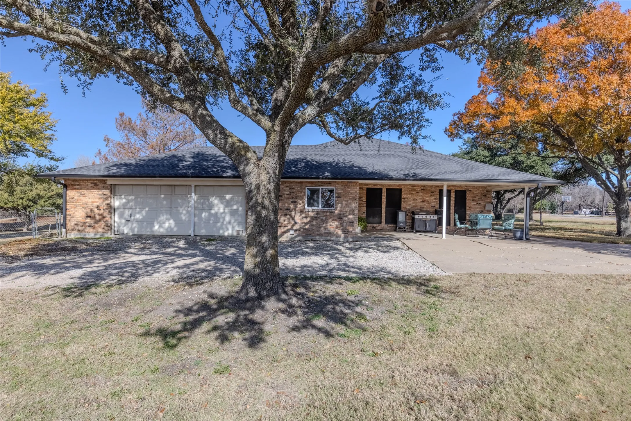 Single Family Residence For Sale in Collin County , 803 Westshore Drive, St Paul, Texas 75098, 3 Bedroom, 3 Bathroom, 2 Garage spaces, 2,263 Sqft, built in 1983, Preowned, mls#21135160, Real Estate Agent in St Paul, Homes For Sale in Collin county, Homes For Sale in St Paul, Realtor in St Paul Texas, Real Estate Brokerage Independent Realty Texas, Luminita Cordes Realtor