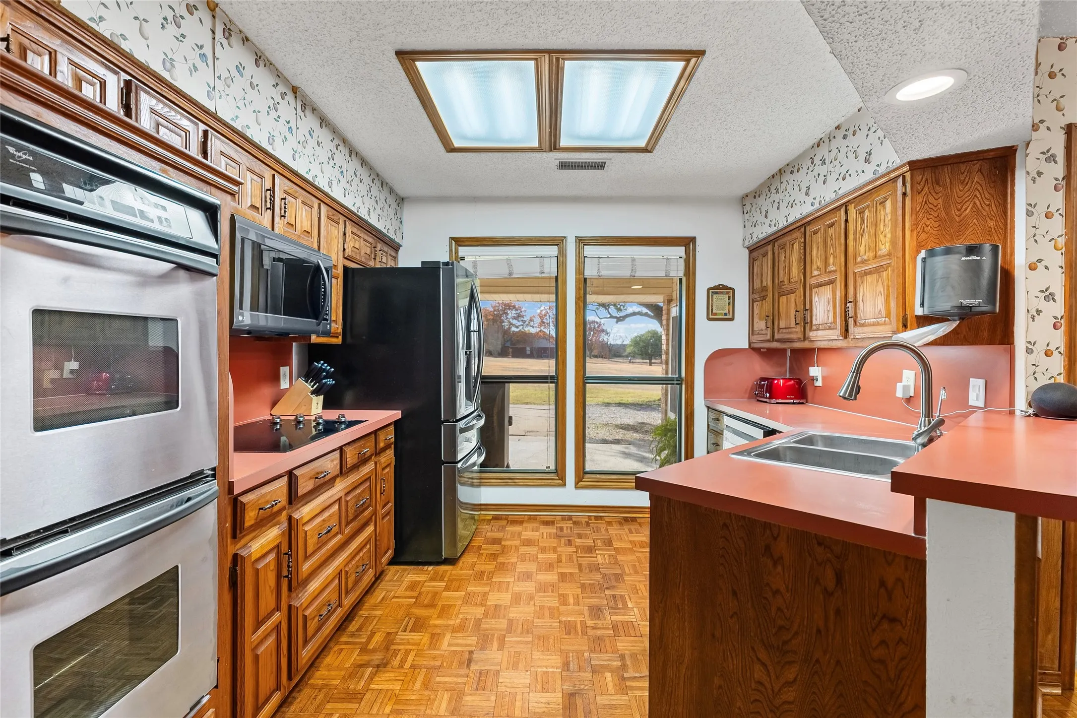Single Family Residence For Sale in Collin County , 803 Westshore Drive, St Paul, Texas 75098, 3 Bedroom, 3 Bathroom, 2 Garage spaces, 2,263 Sqft, built in 1983, Preowned, mls#21135160, Real Estate Agent in St Paul, Homes For Sale in Collin county, Homes For Sale in St Paul, Realtor in St Paul Texas, Real Estate Brokerage Independent Realty Texas, Luminita Cordes Realtor