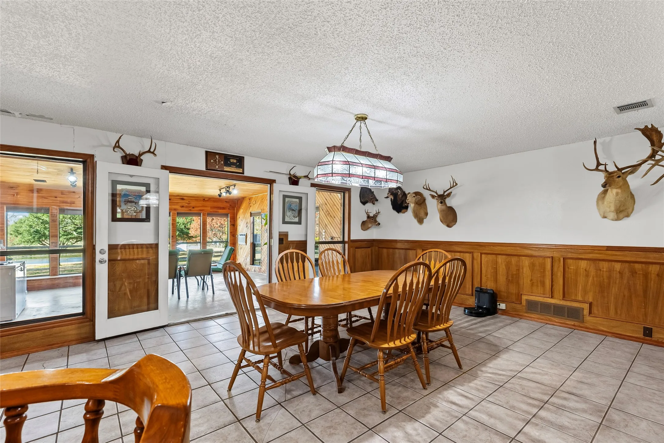 2nd Living Room or Dining Area