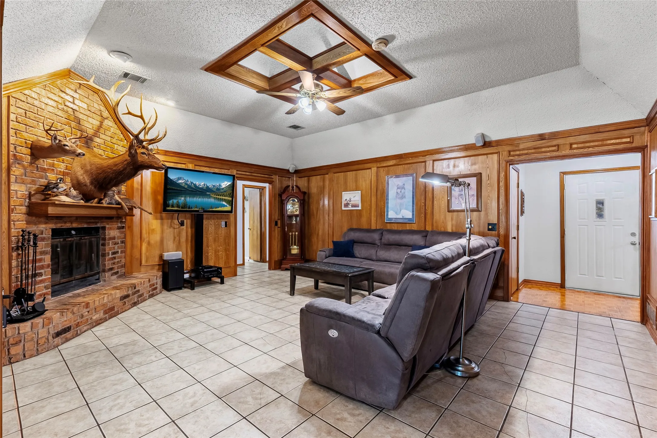 Single Family Residence For Sale in Collin County , 803 Westshore Drive, St Paul, Texas 75098, 3 Bedroom, 3 Bathroom, 2 Garage spaces, 2,263 Sqft, built in 1983, Preowned, mls#21135160, Real Estate Agent in St Paul, Homes For Sale in Collin county, Homes For Sale in St Paul, Realtor in St Paul Texas, Real Estate Brokerage Independent Realty Texas, Luminita Cordes Realtor