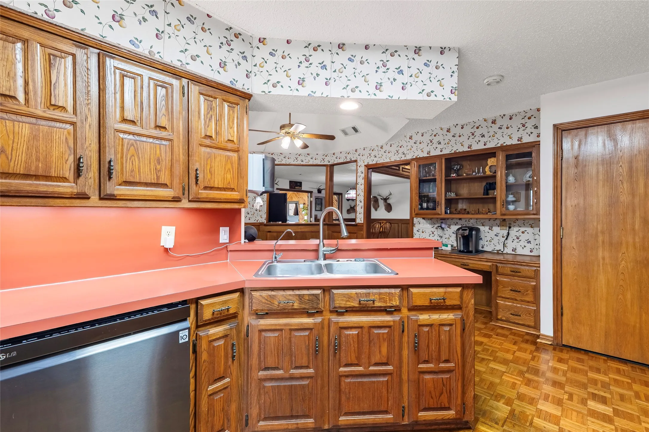 Single Family Residence For Sale in Collin County , 803 Westshore Drive, St Paul, Texas 75098, 3 Bedroom, 3 Bathroom, 2 Garage spaces, 2,263 Sqft, built in 1983, Preowned, mls#21135160, Real Estate Agent in St Paul, Homes For Sale in Collin county, Homes For Sale in St Paul, Realtor in St Paul Texas, Real Estate Brokerage Independent Realty Texas, Luminita Cordes Realtor